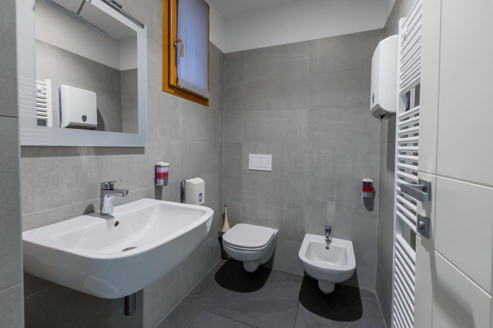 Double or Twin Room Private Bathroom