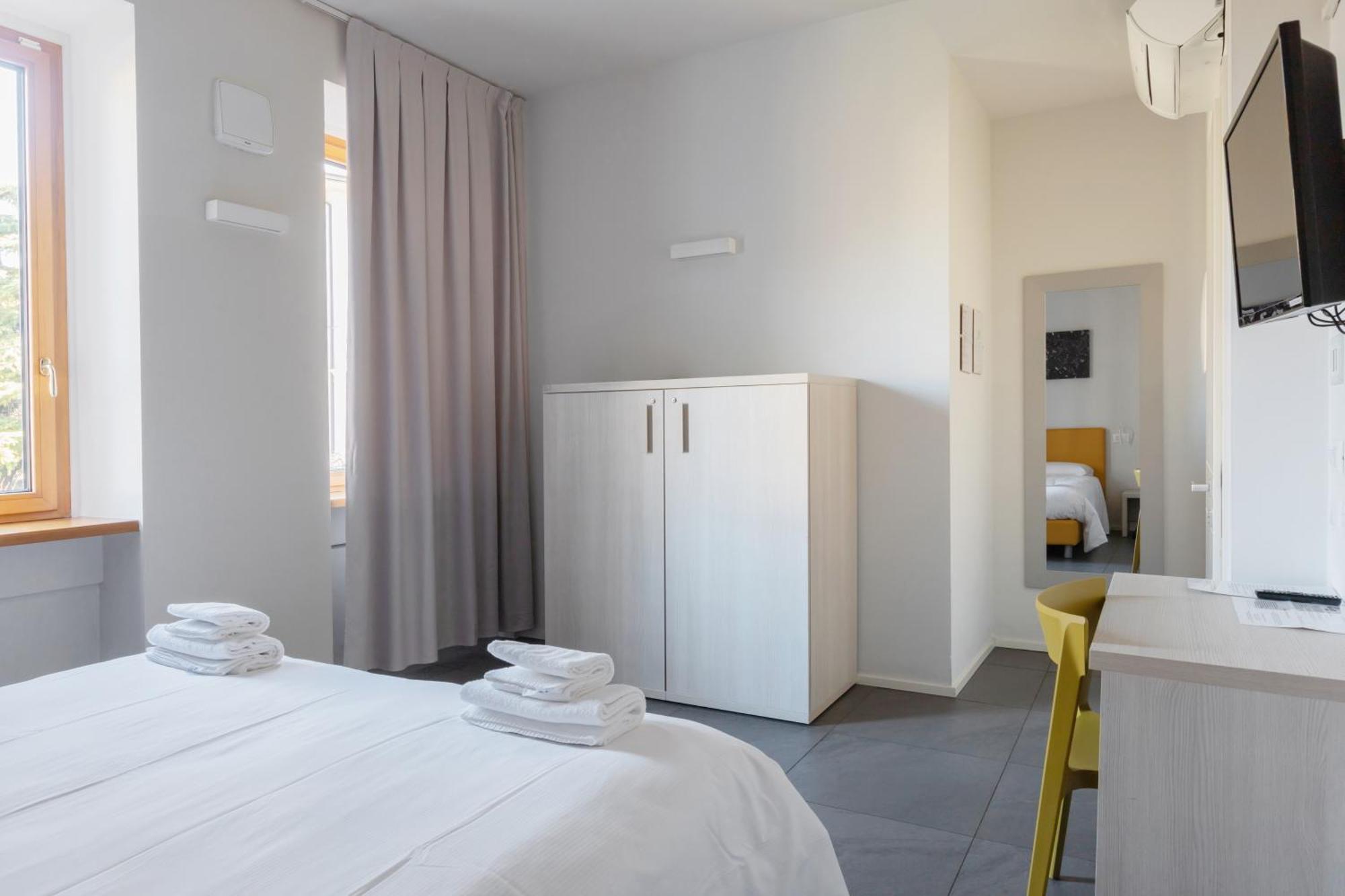 Double or Twin Room Private Bathroom