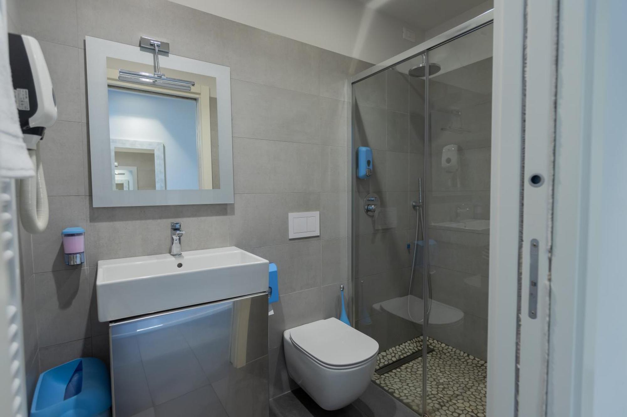 Double or Twin Room Private Bathroom