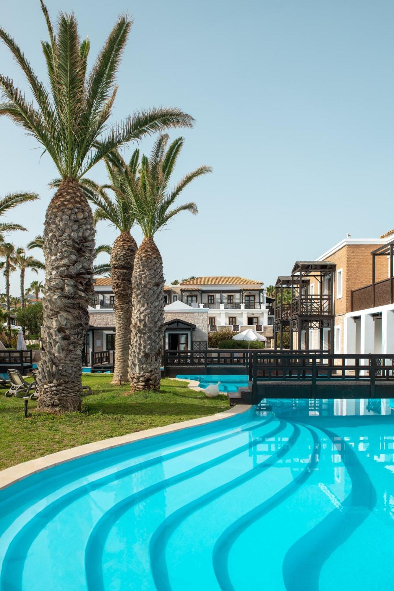 Suite Pool View