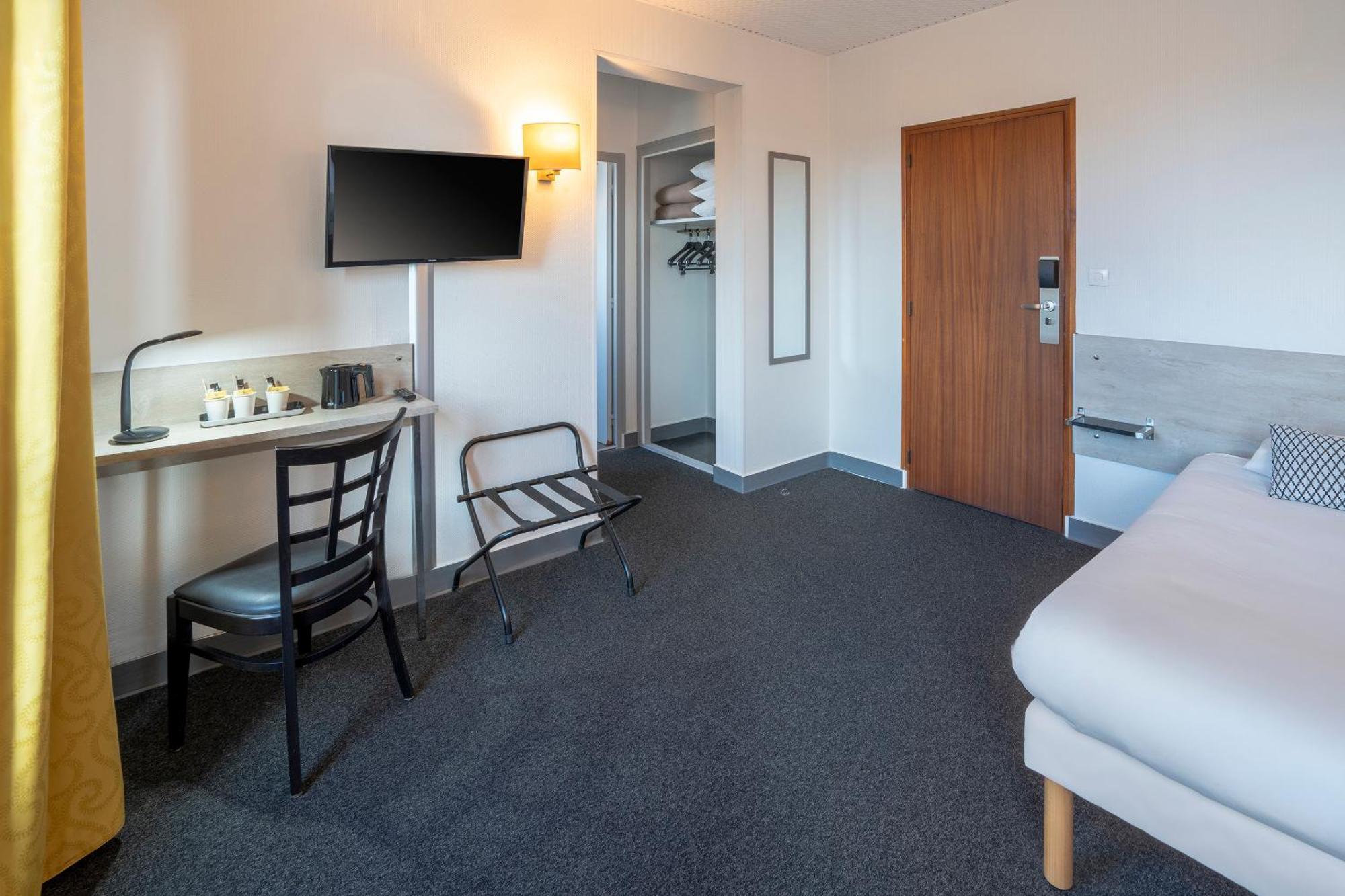Standard Room Three Single Beds Non-Smoking