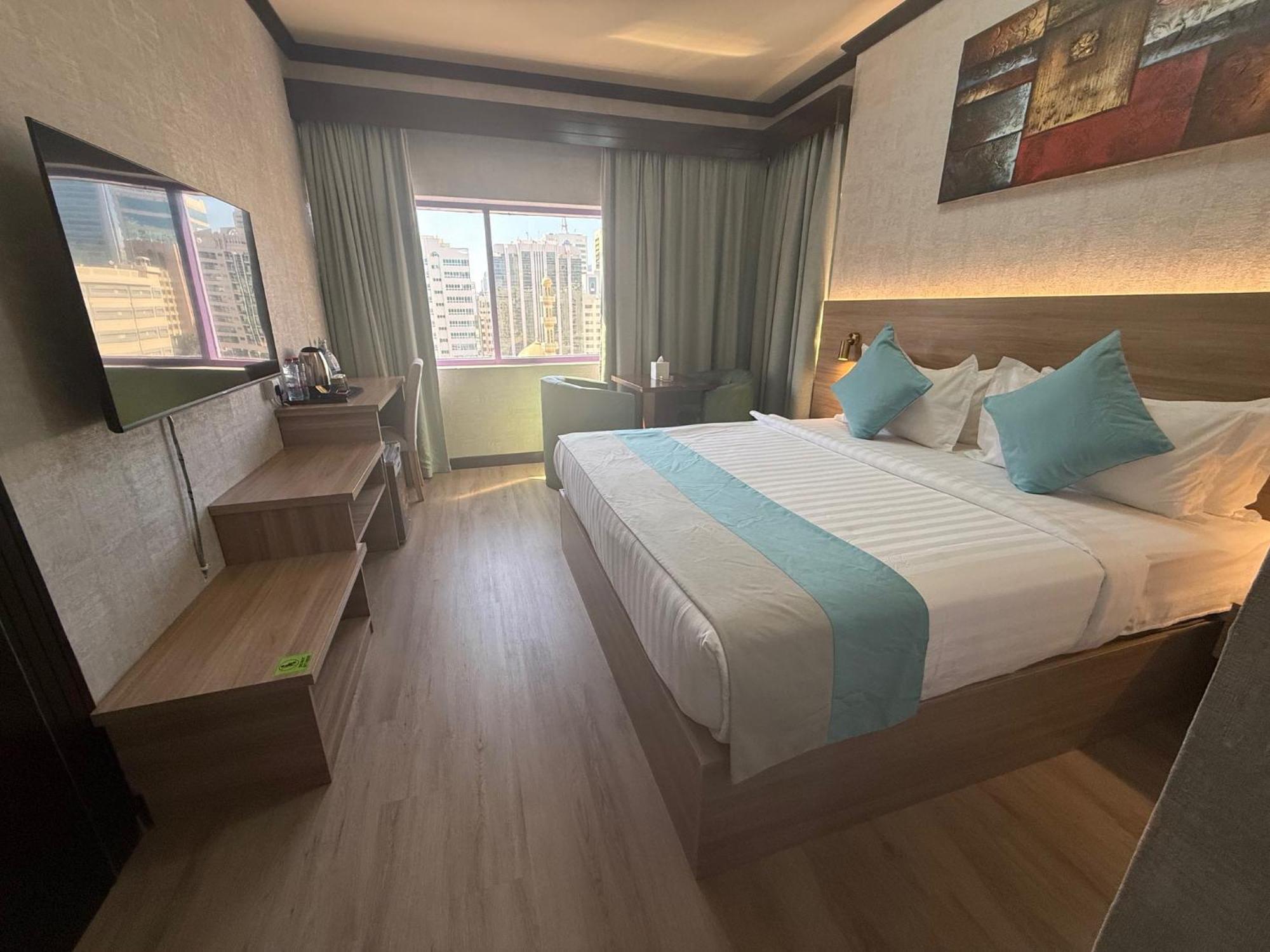 Deluxe King Room