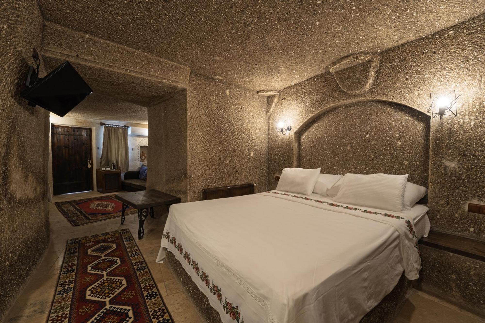 Cave Suite