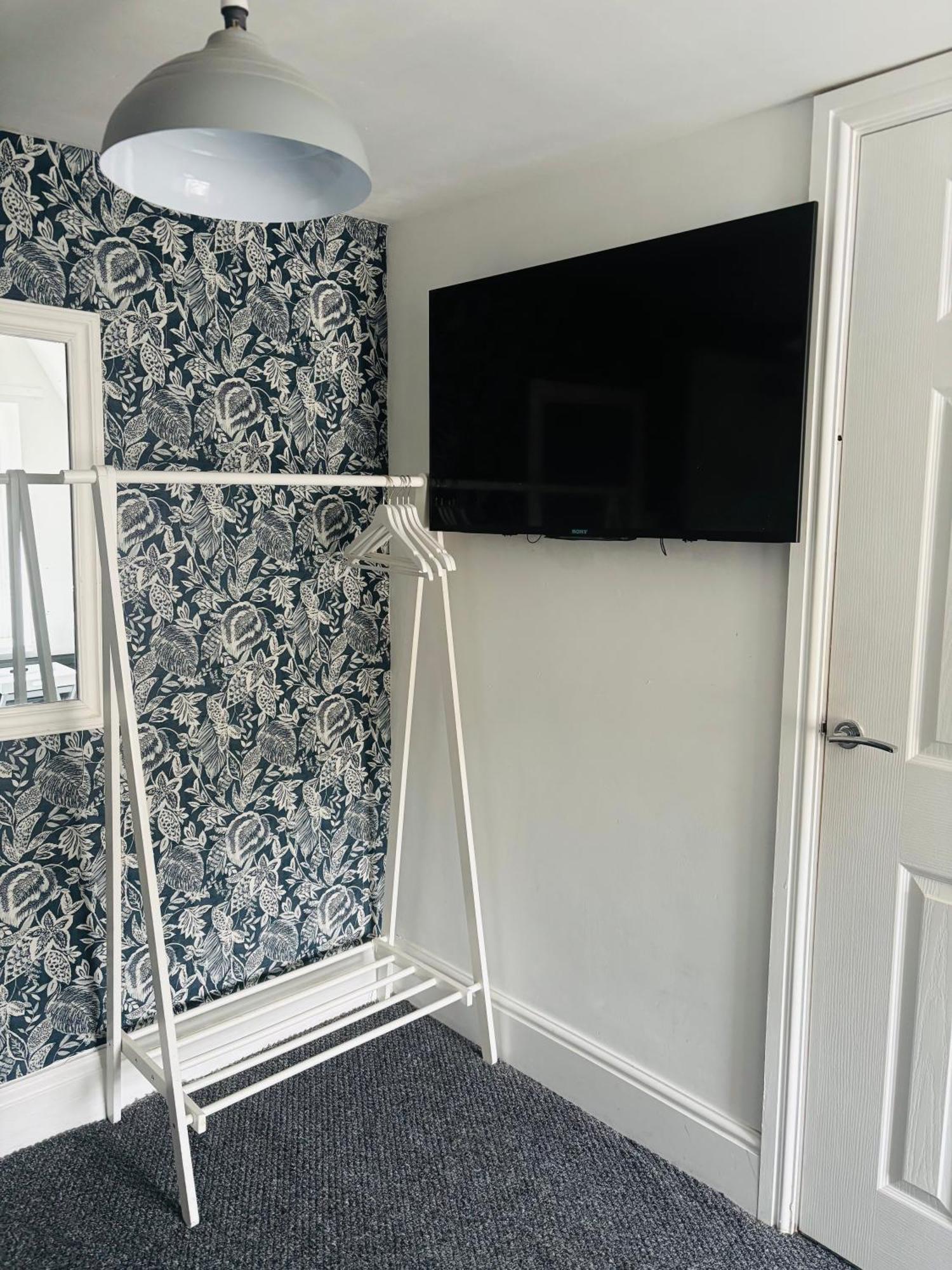 Double or Twin Room Private Bathroom