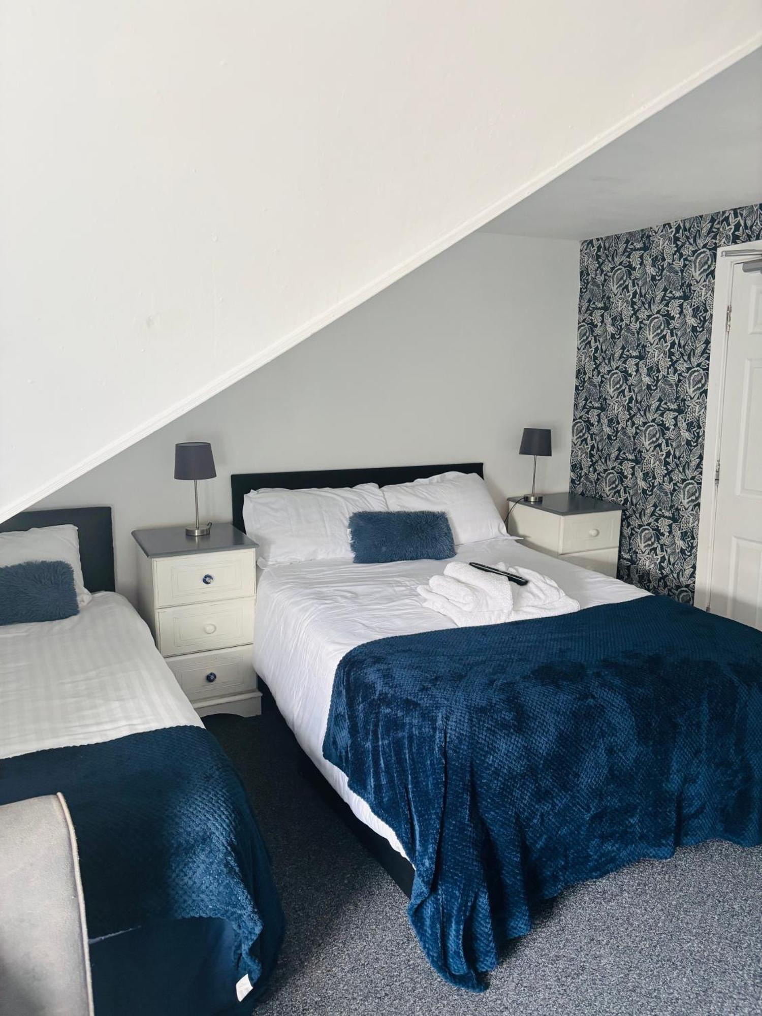 Double or Twin Room Private Bathroom
