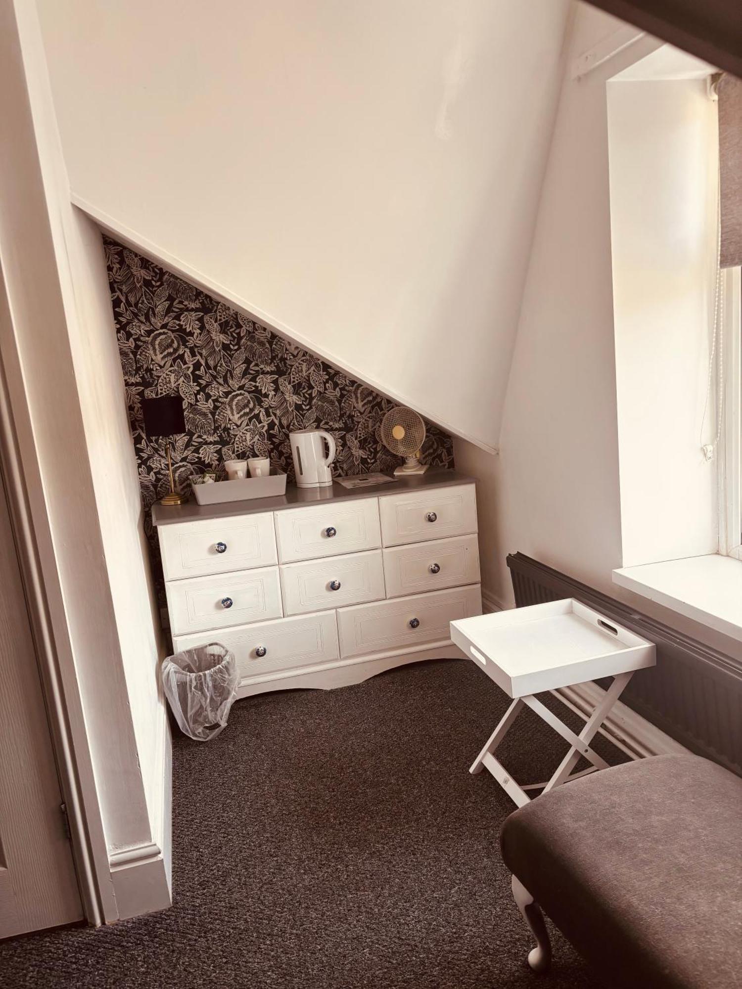 Double or Twin Room Private Bathroom