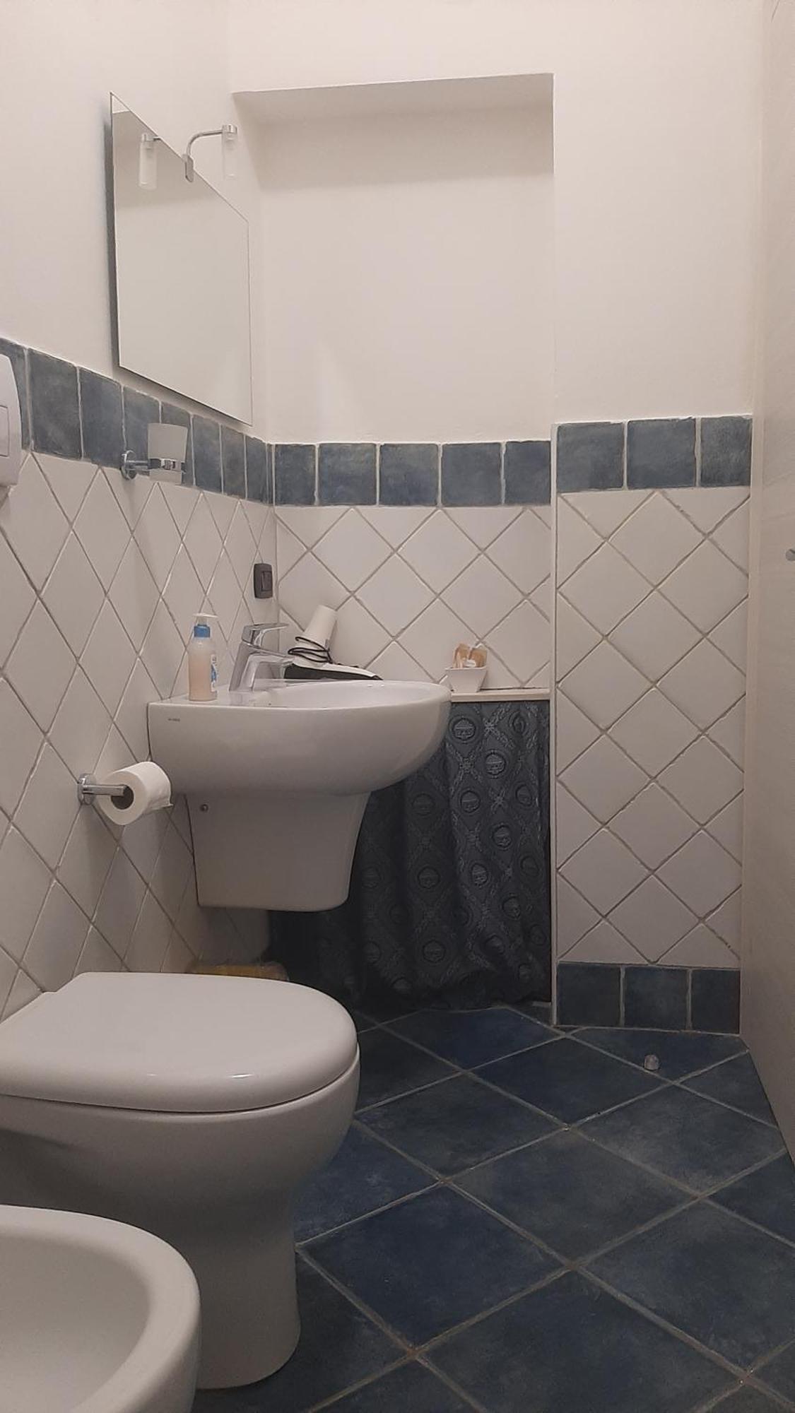 Single Room Private External Bathroom