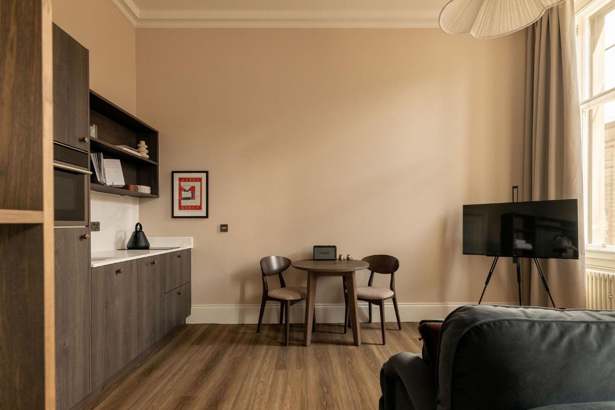 Deluxe Apartment