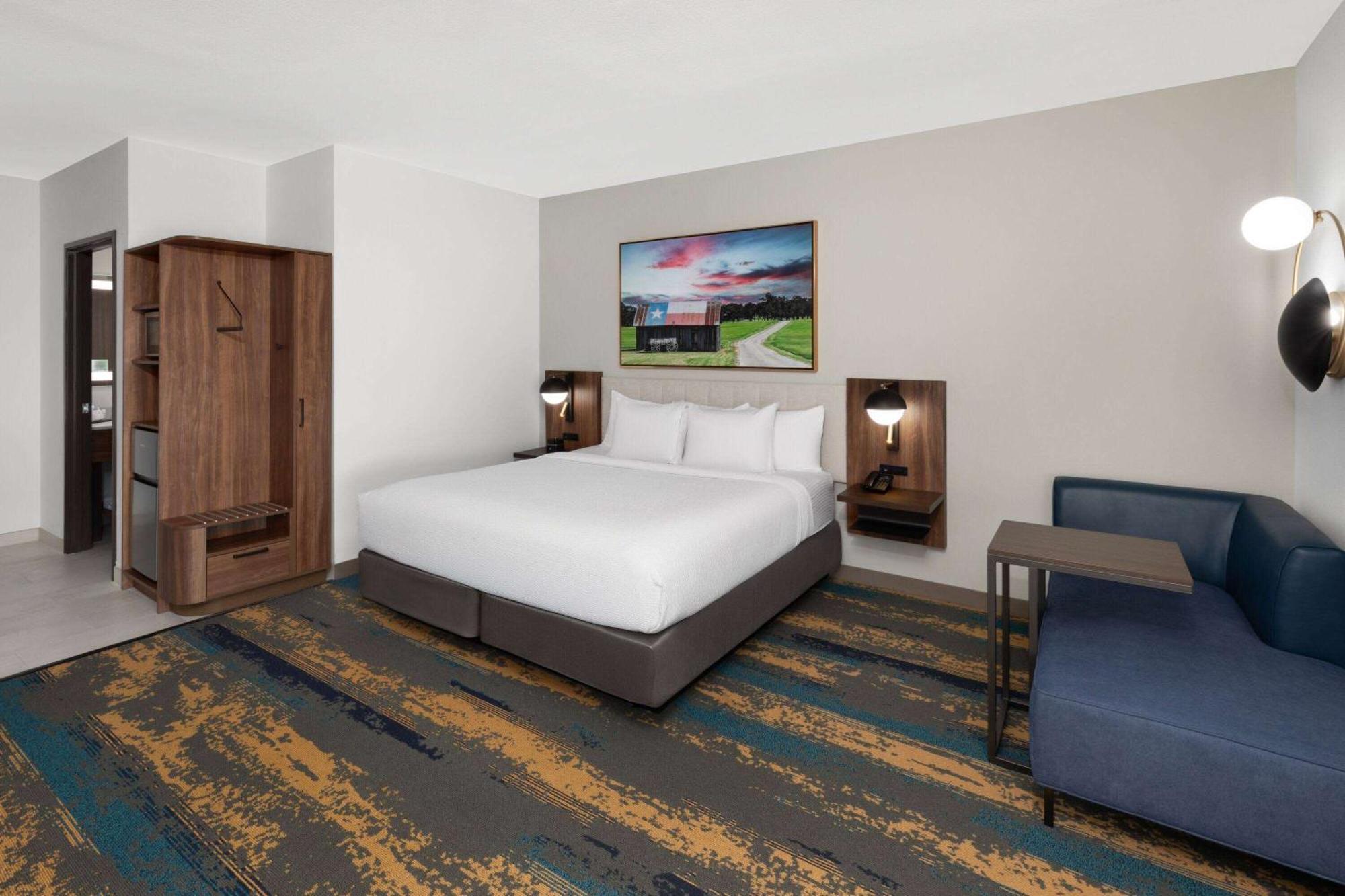 Oversized King Room,1650850168:JPEG