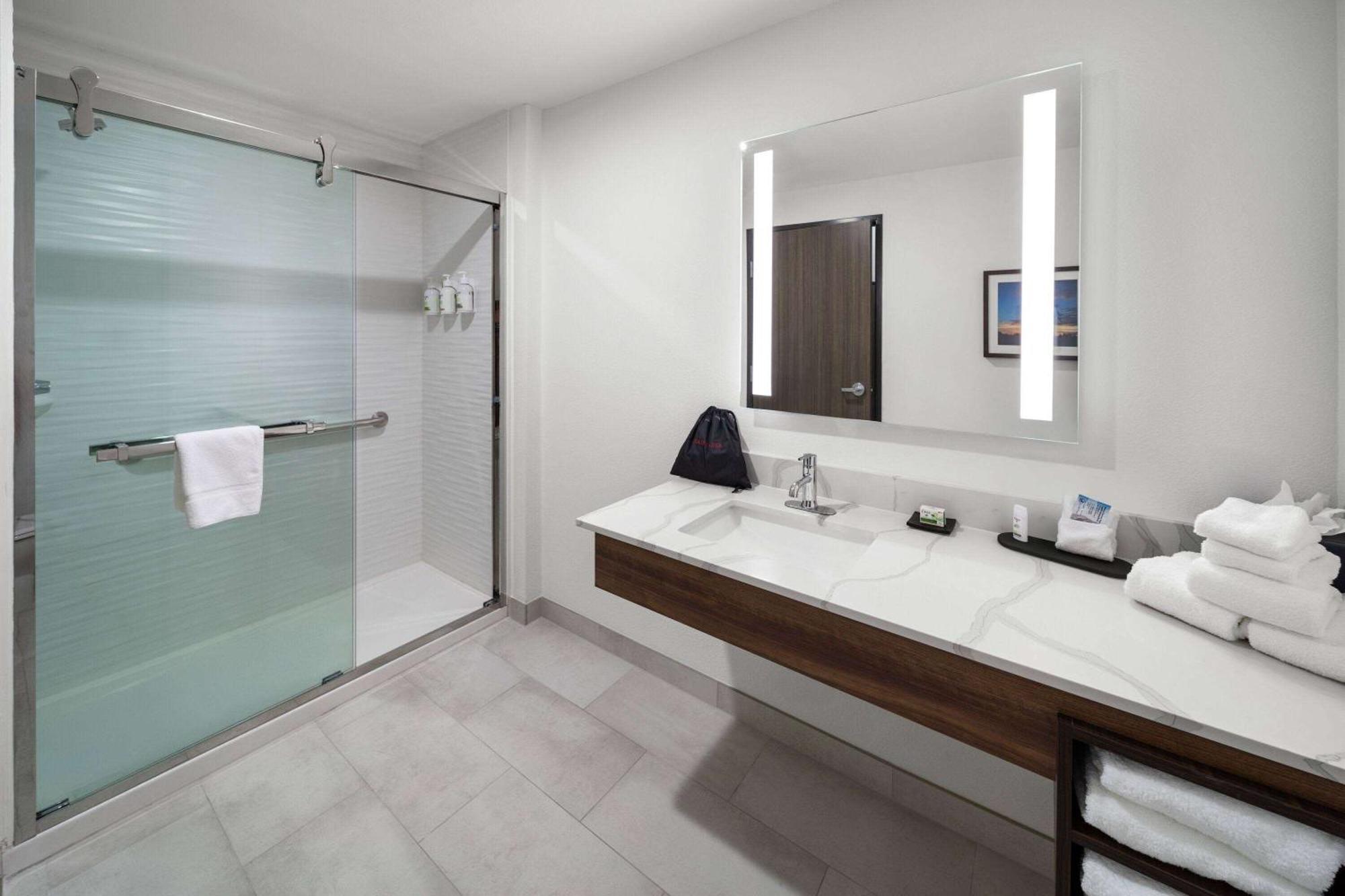 Queen Room with Two Queen Beds and Kitchenette,1650850129:JPEG