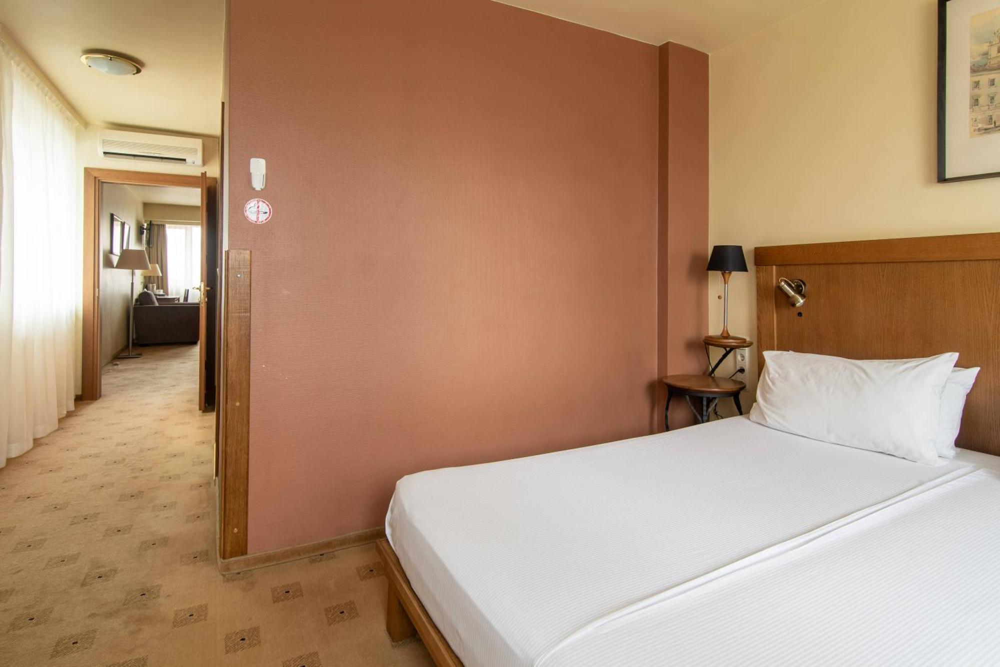 Queen Suite