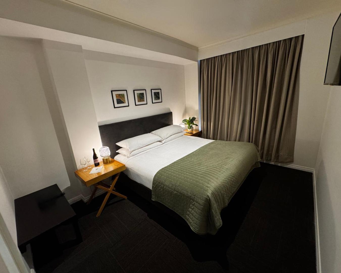 Executive Suite,1651169290:JPEG