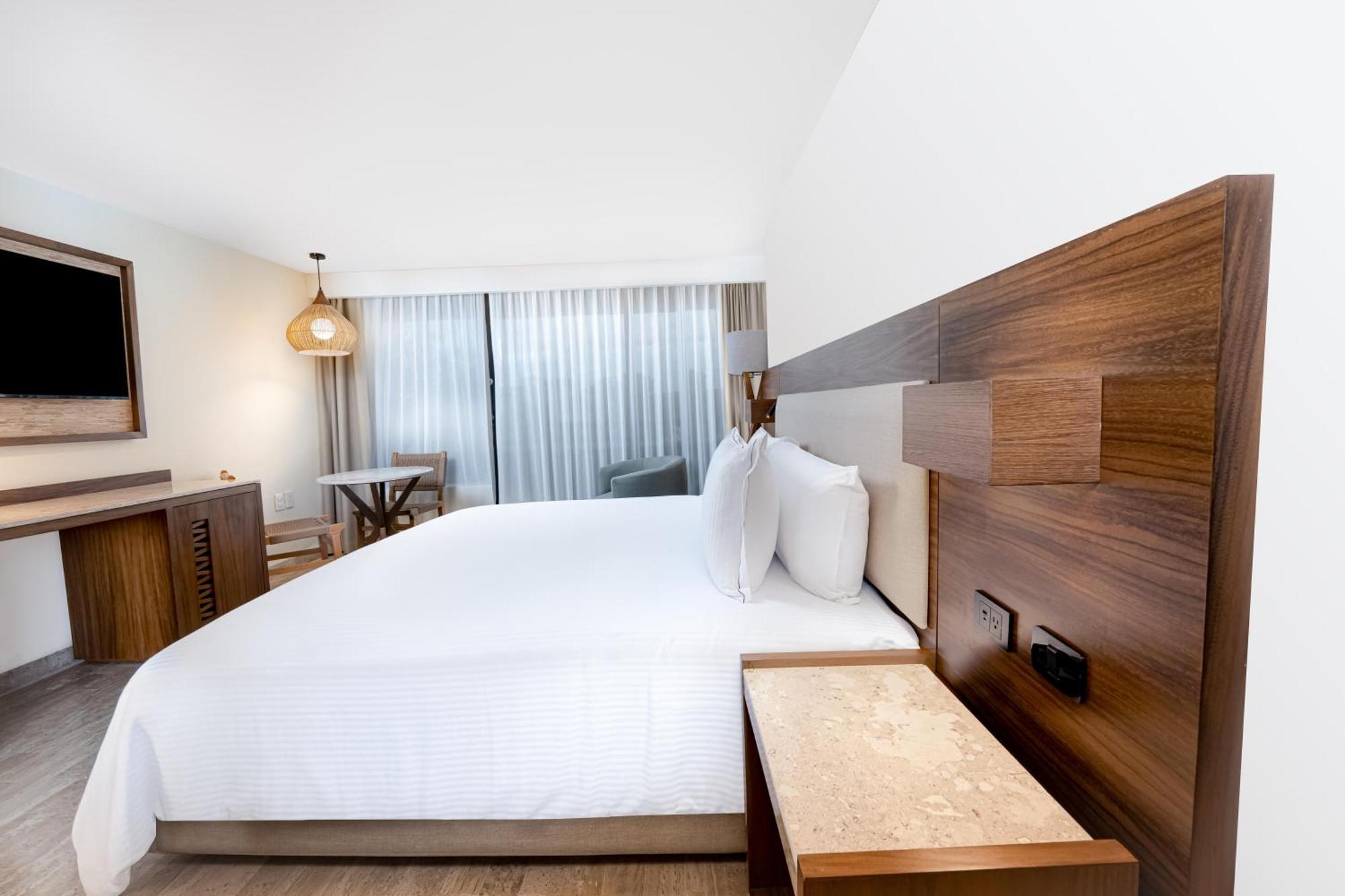 Standard Room,1651199399:JPEG