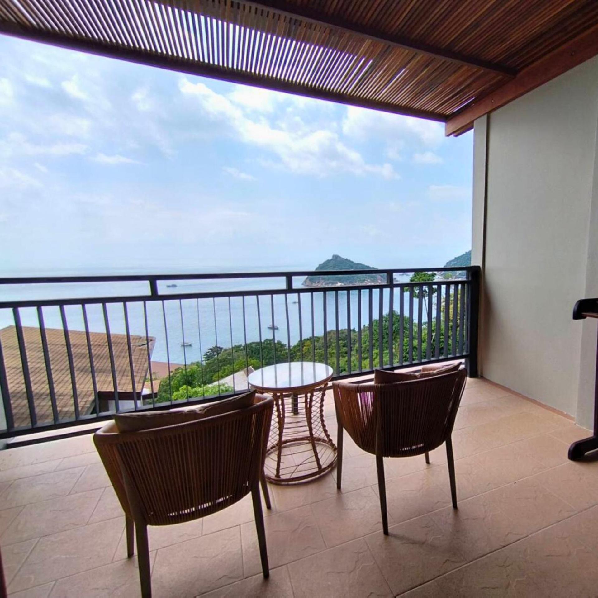 Hillside King Suite Sea View