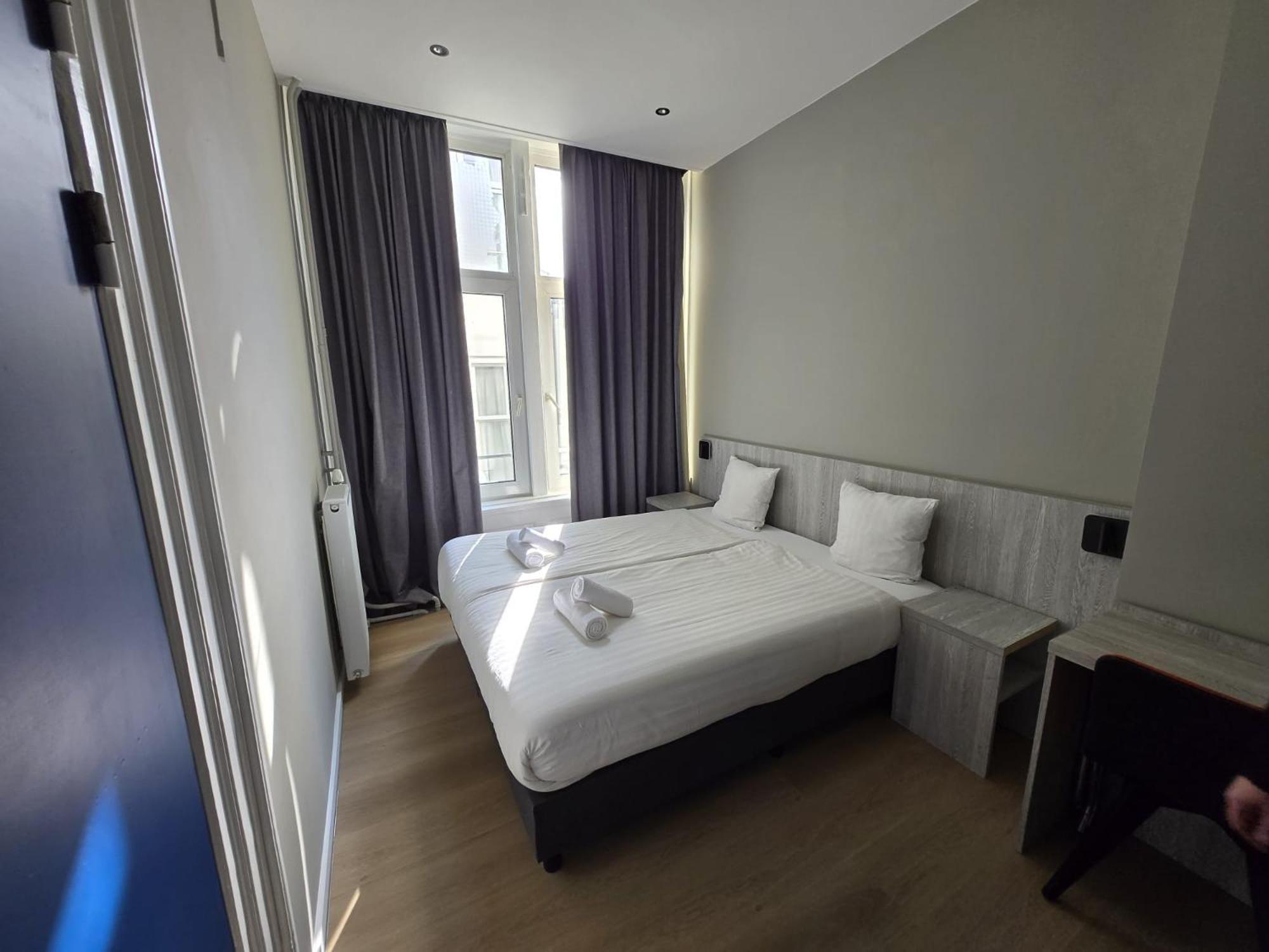 Double Room Private Bathroom