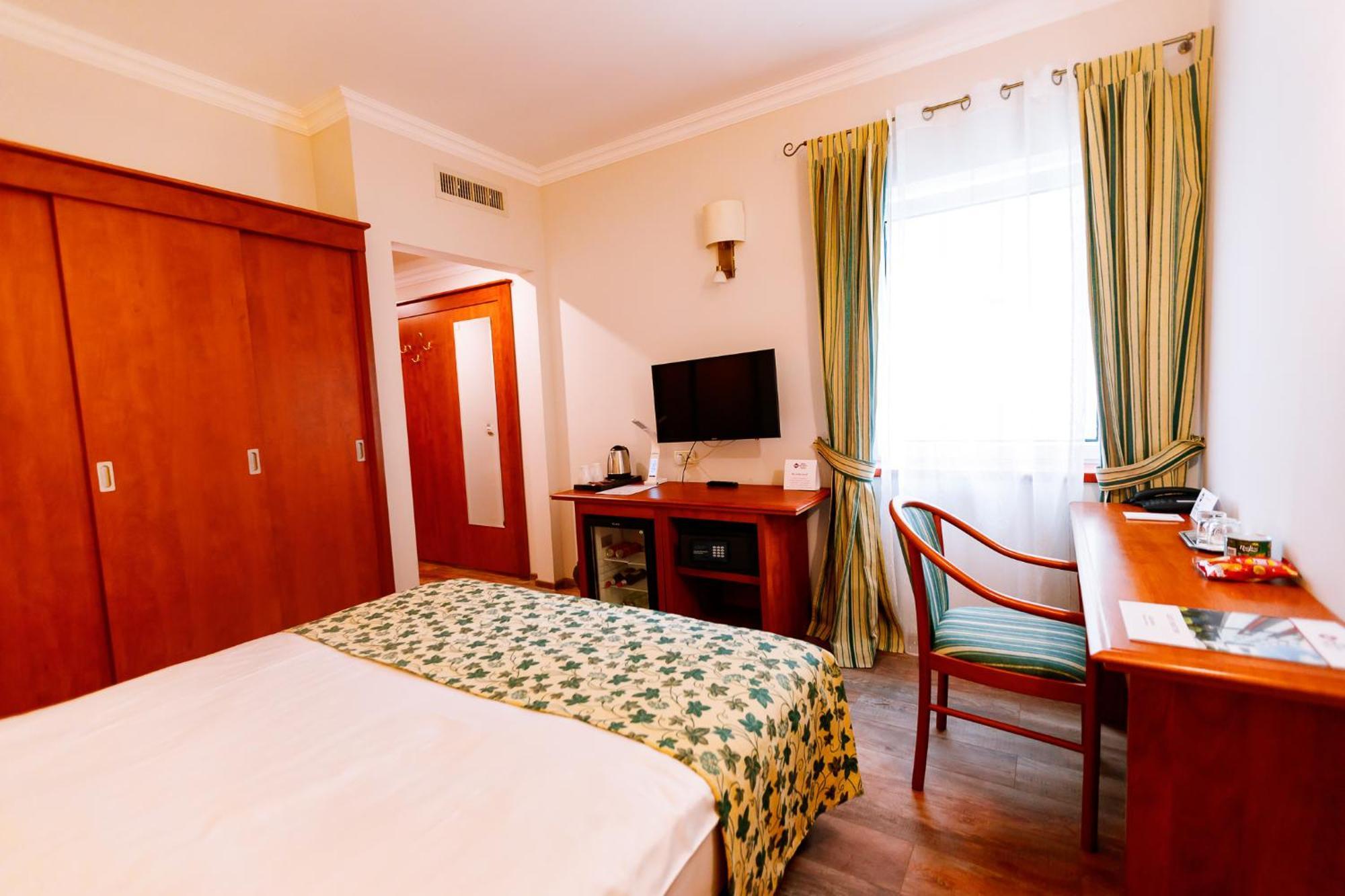 Family King Suite Non-Smoking