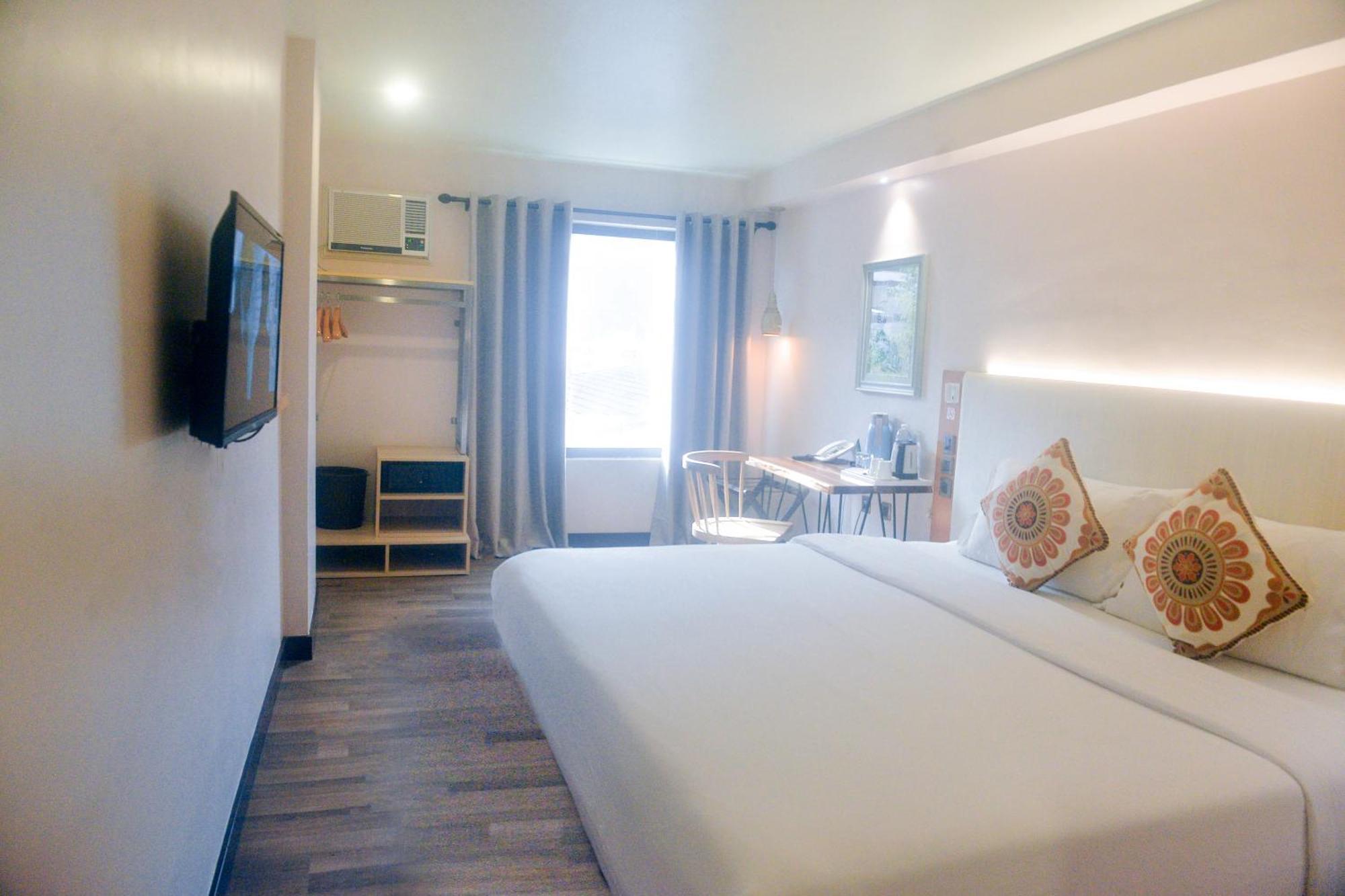 Deluxe King Bed