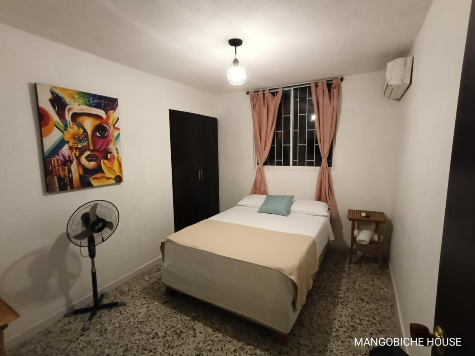 Quarto Duplo Standard com Banheiro Compartilhado