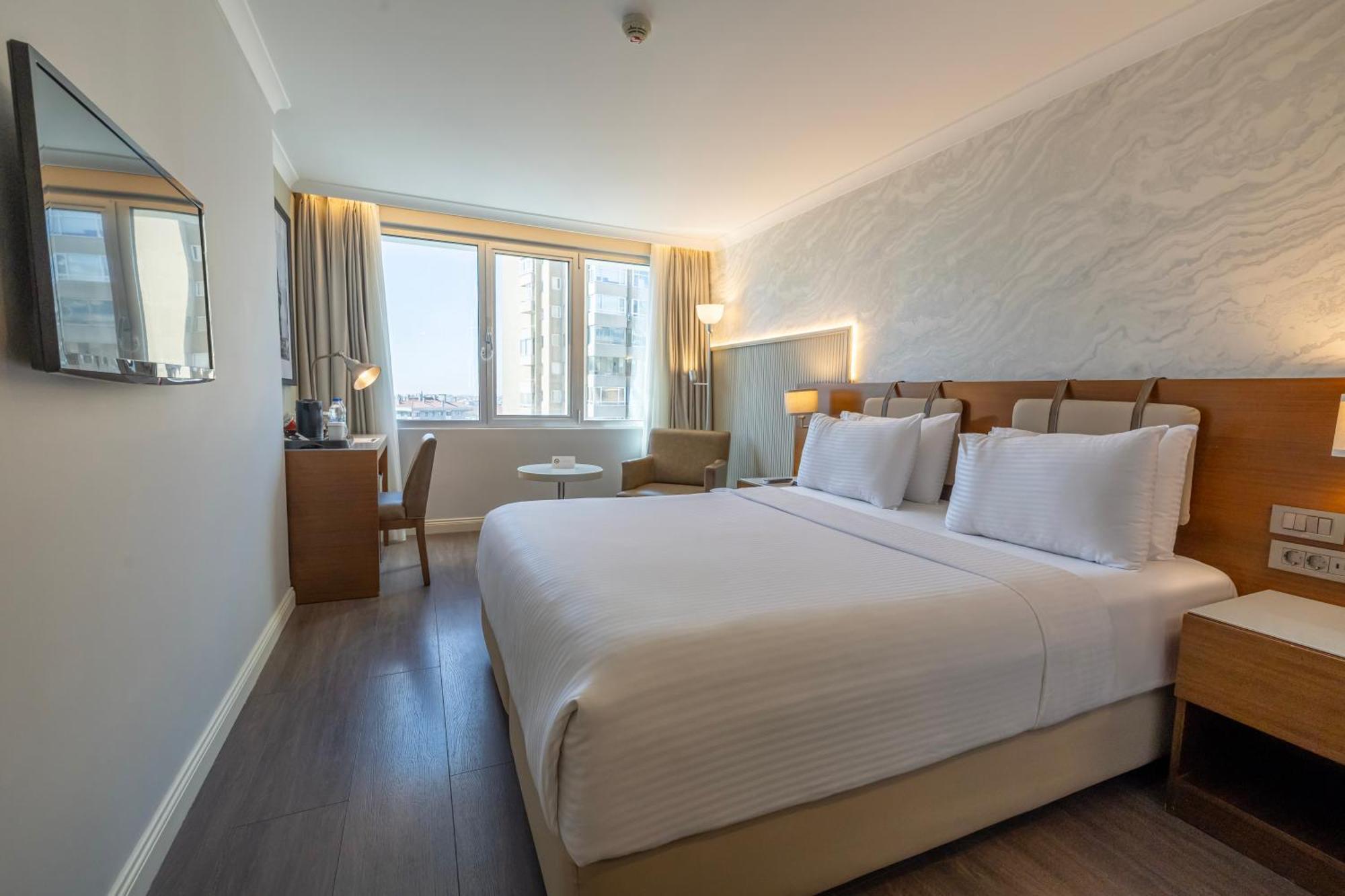 Deluxe King Room Spa Access