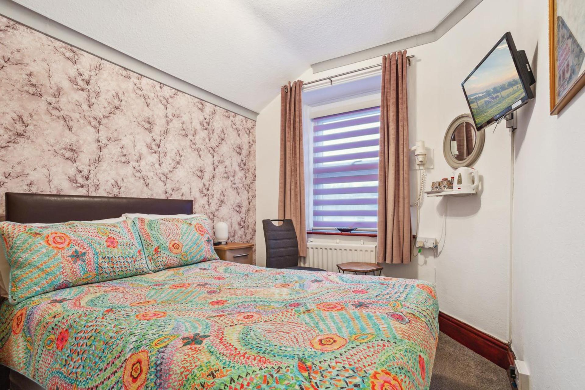 Small Double Room,1653564994:JPEG