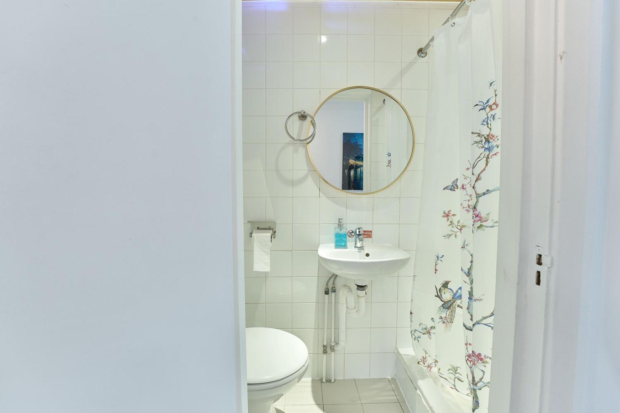 Habitación Doble con ducha y aseo compartidos