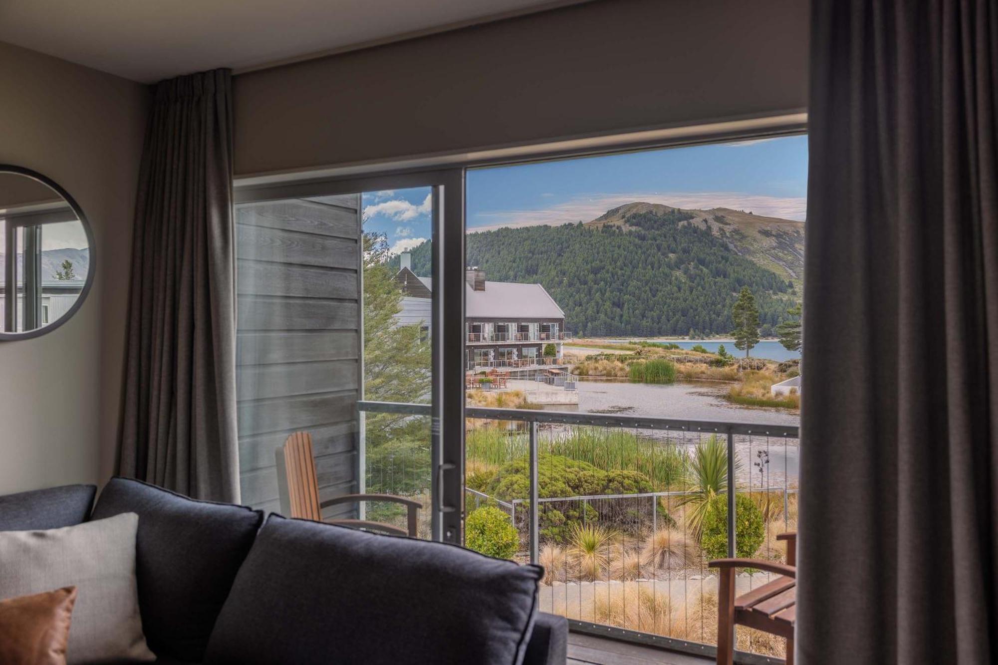 One-Bedroom Mountain View Suite