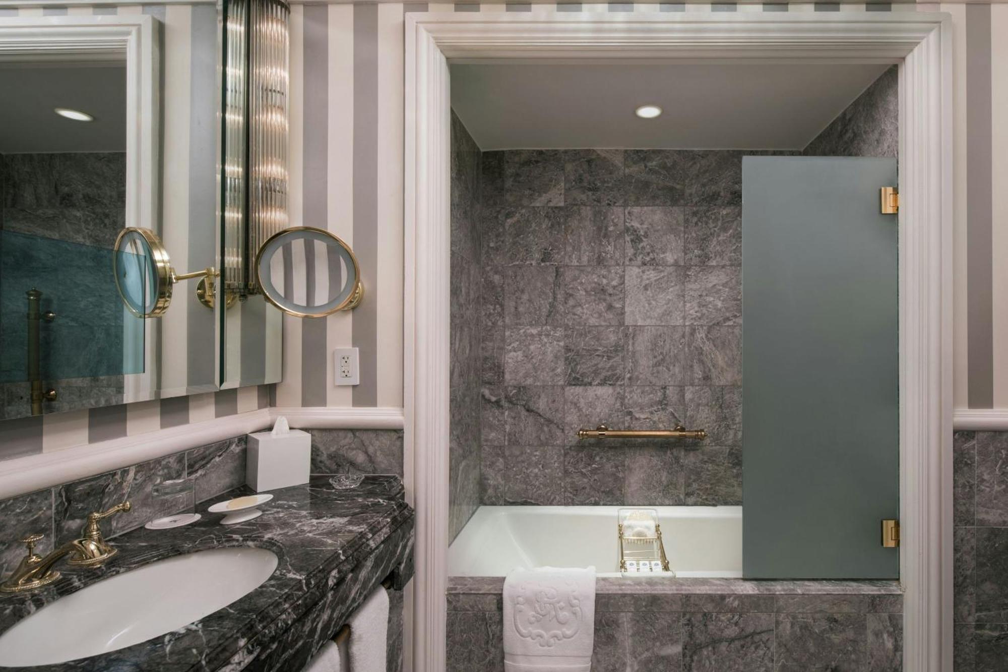 Superior King Room Butler Service