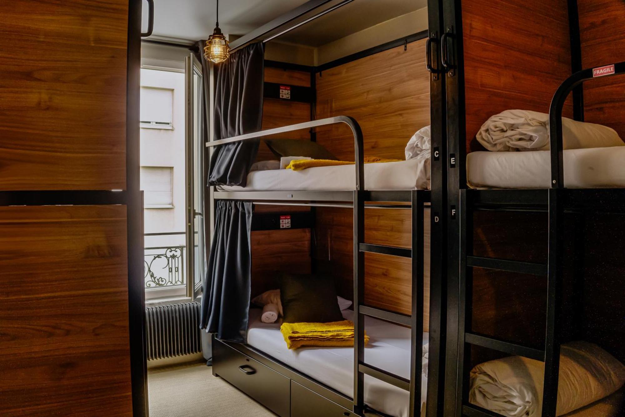 Bed Mixed Dormitory Room