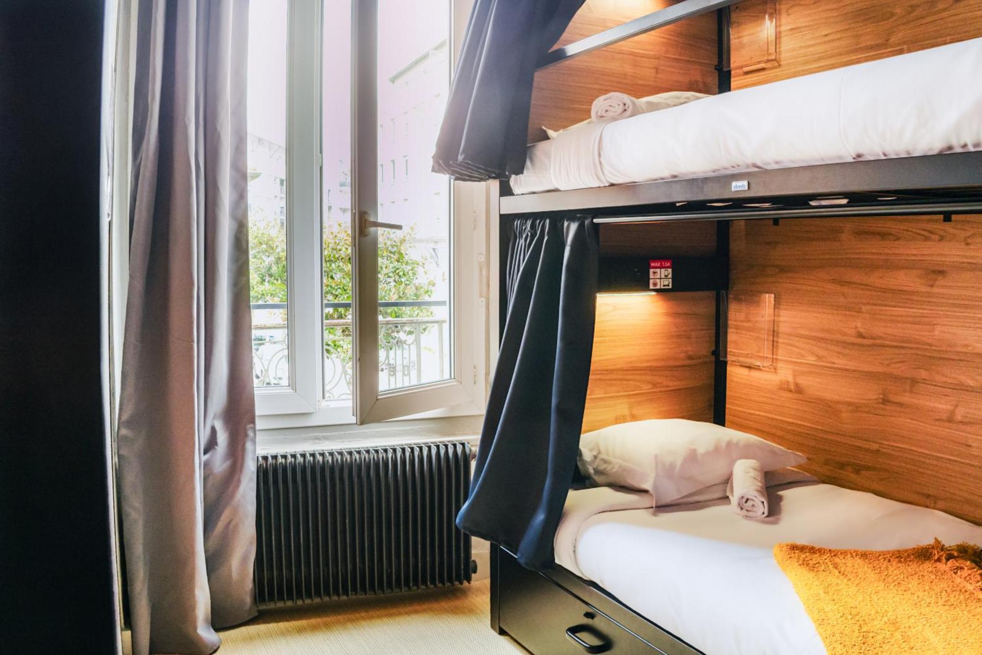 Bed Mixed Dormitory Room