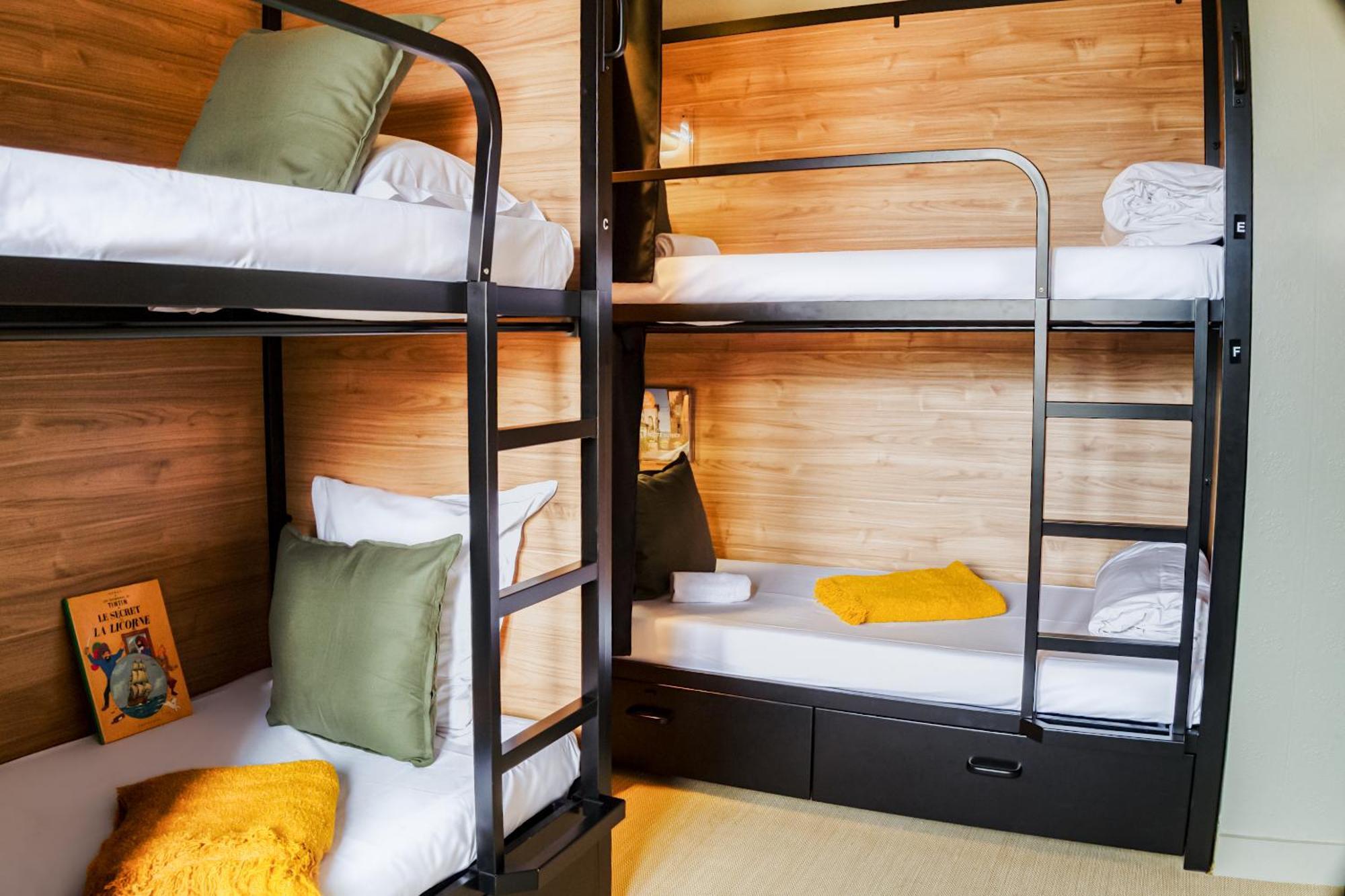 Bed Mixed Dormitory Room