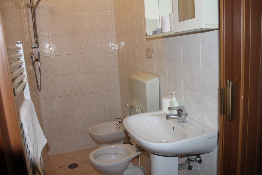 Single Room,743995834:JPEG