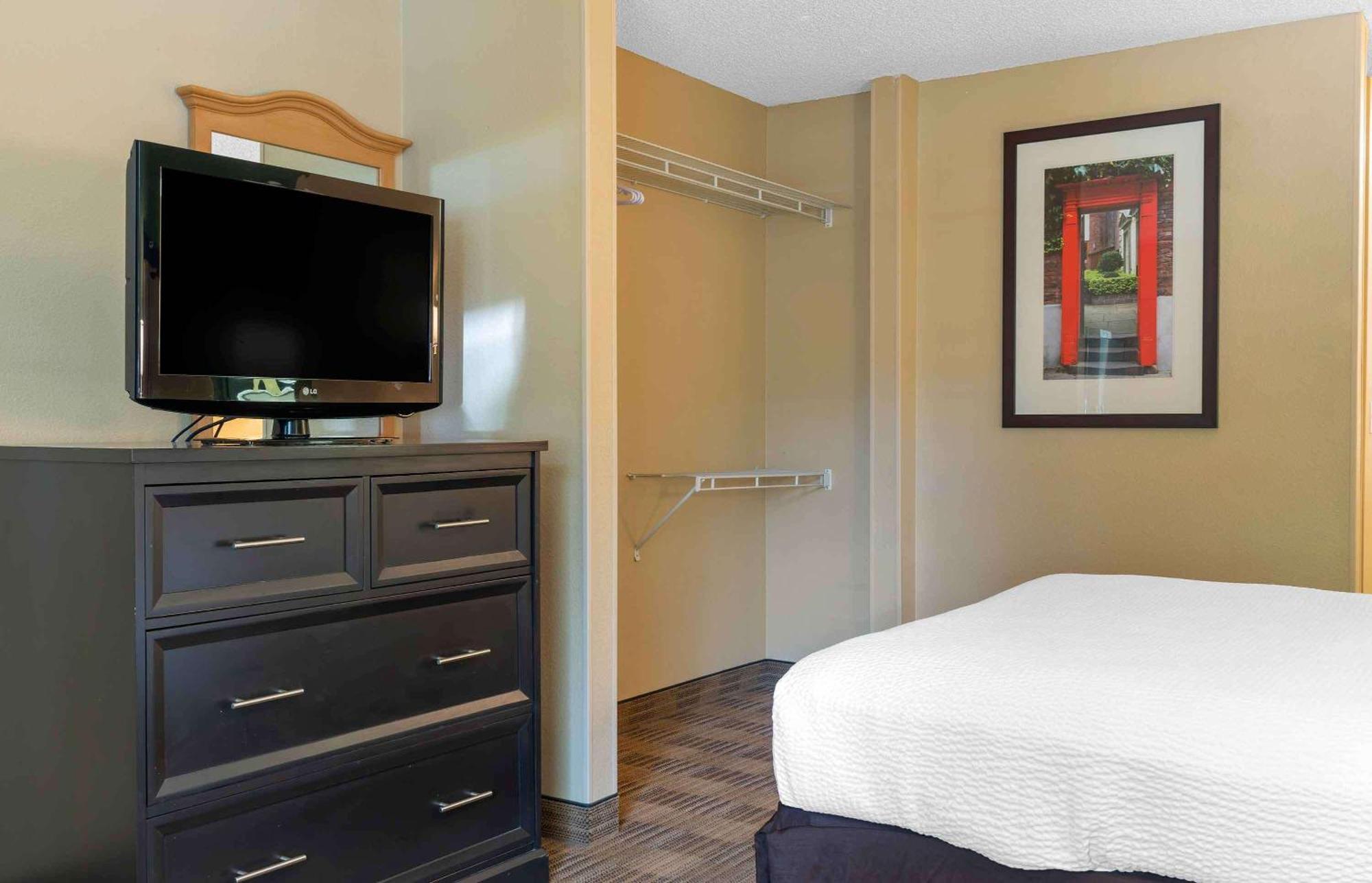 Queen studio 1 Queen Bed Disability Access or Non-Smoking