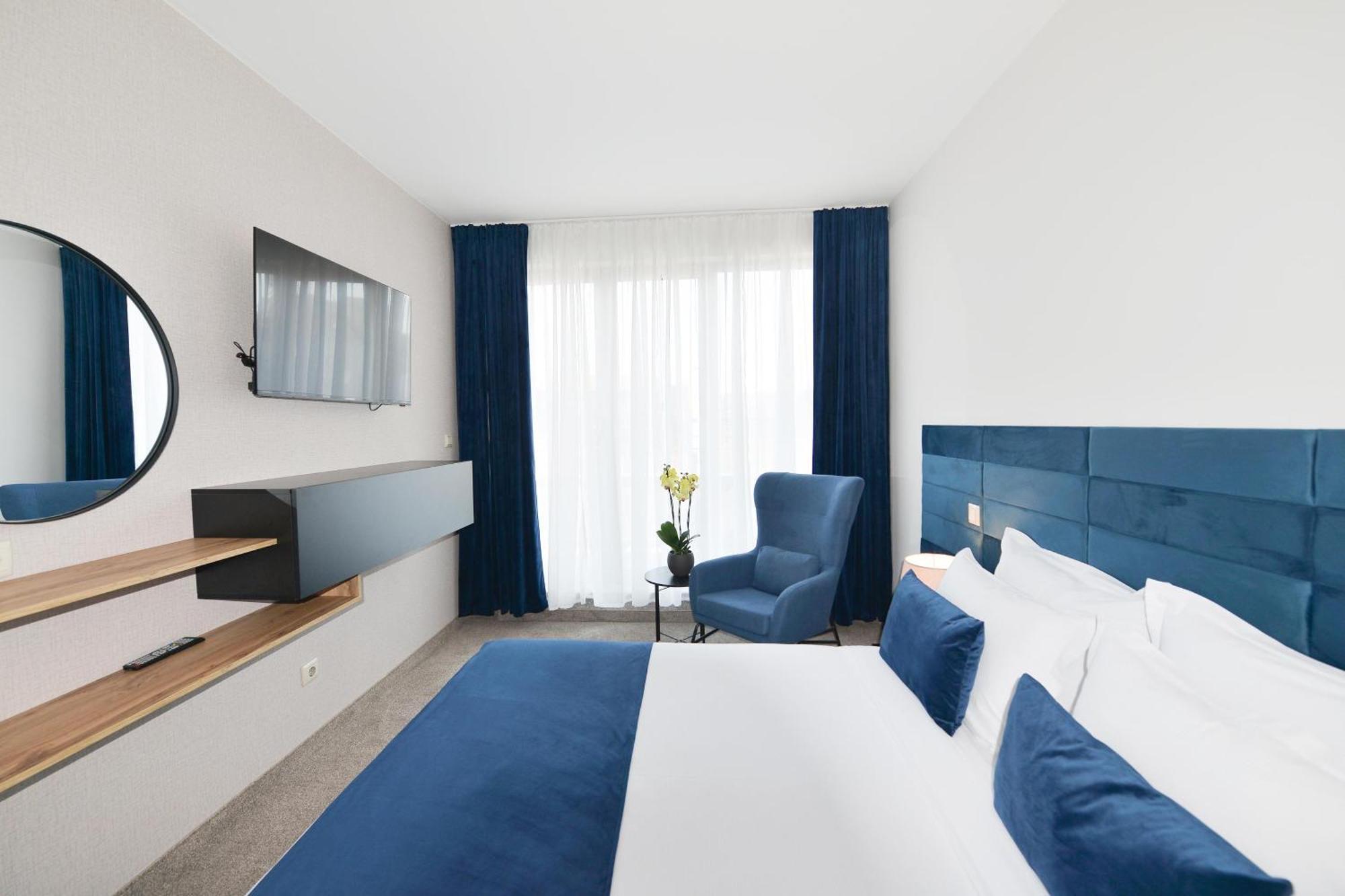 Suite King Bed Sofa Bed Non-Smoking