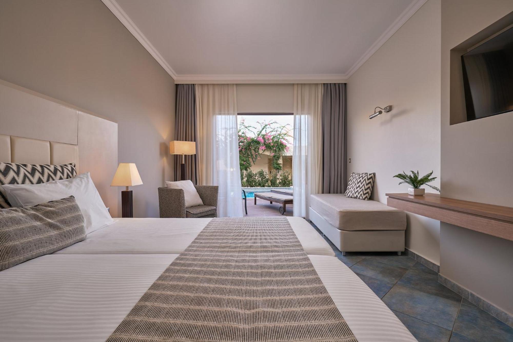 Superior Double Room with Private Pool and Garden View,1498593940:JPEG