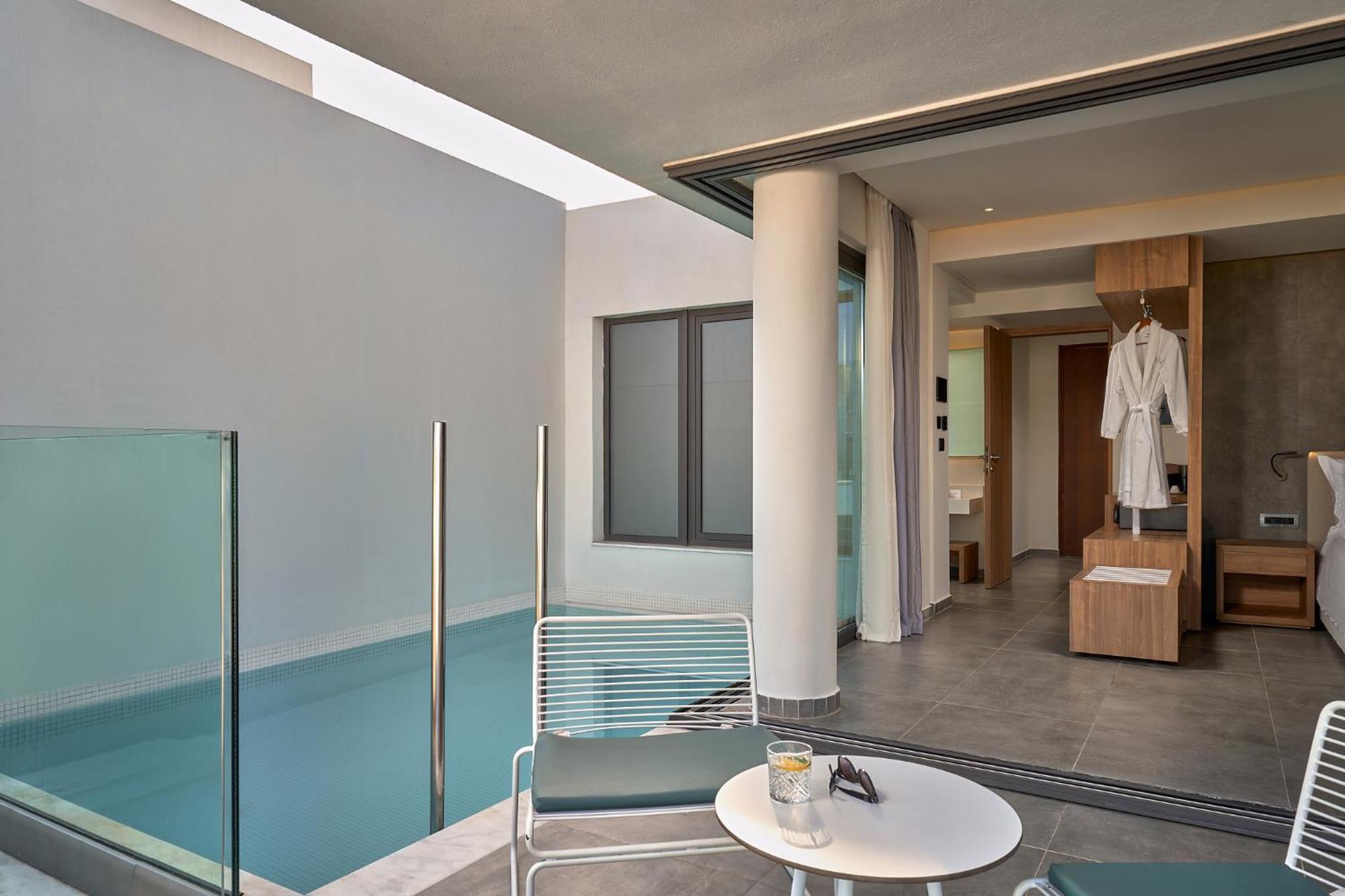 Junior Suite Private Pool & Inland View