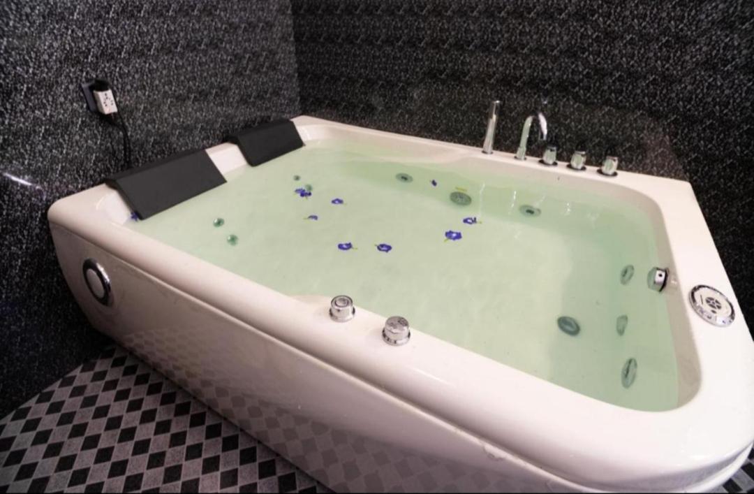 Suite Spa Bath