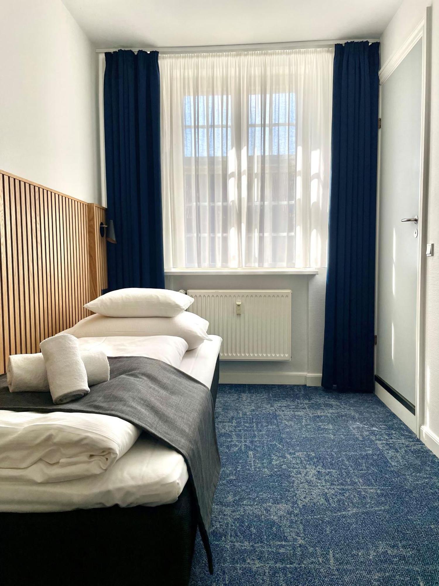 Standard Single Room,1656262098:JPEG