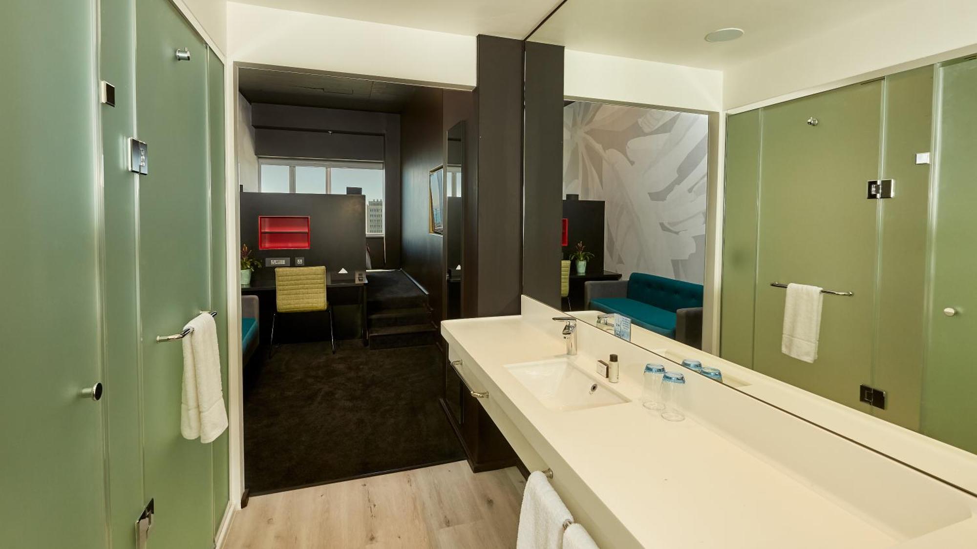 Standard Queen Room
