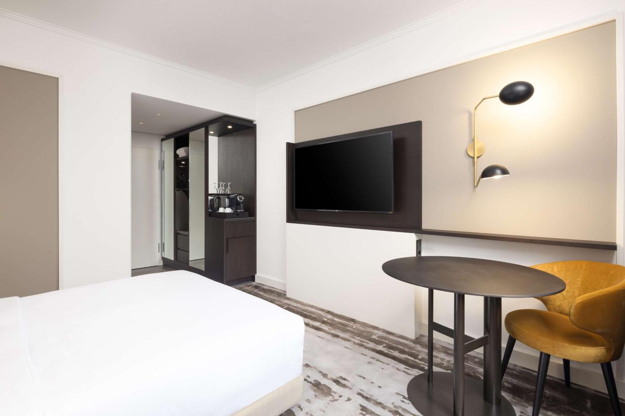 Deluxe Queen Room
