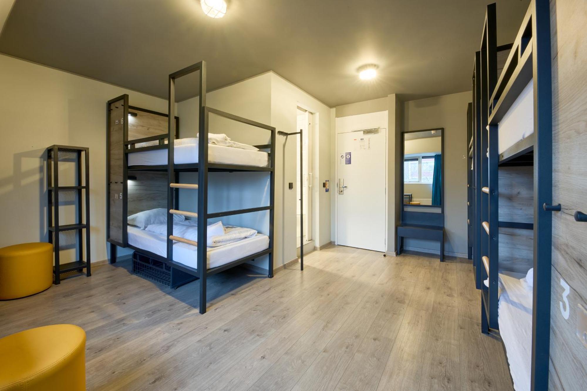 Bed 6-Bed Dormitory Room