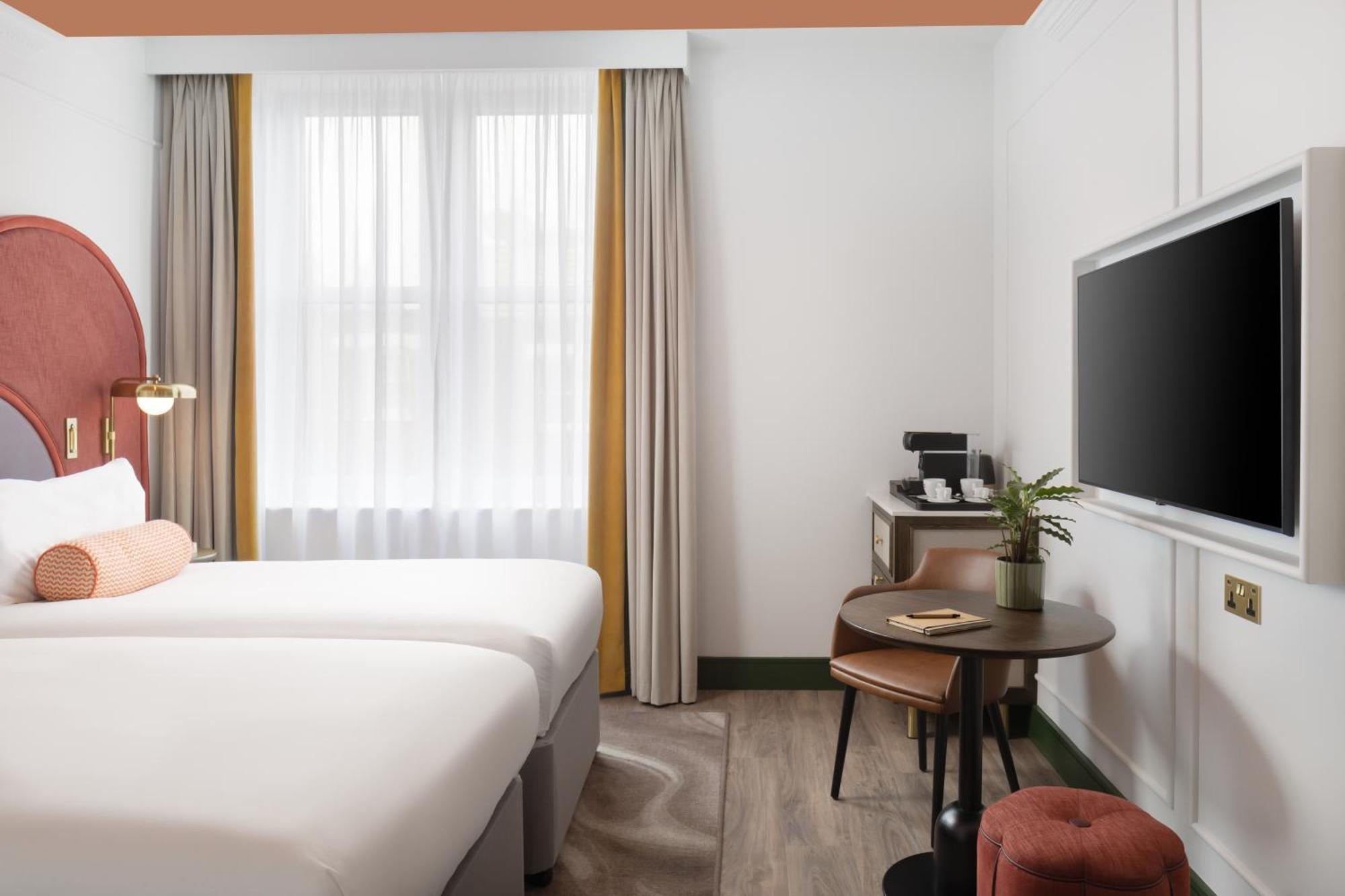 Premium Twin Room Street View
