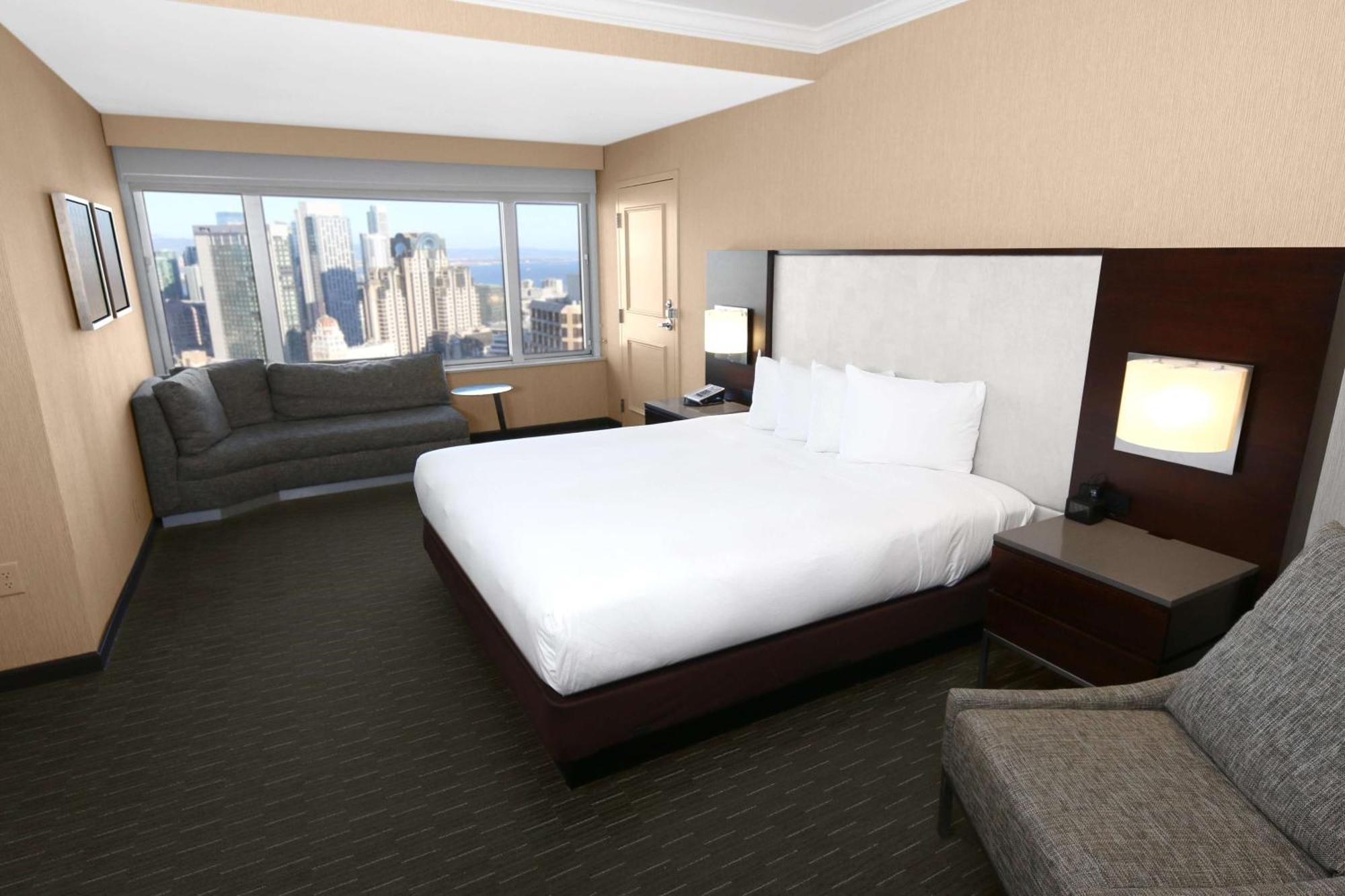 Skyline View One King Bed Junior Suite