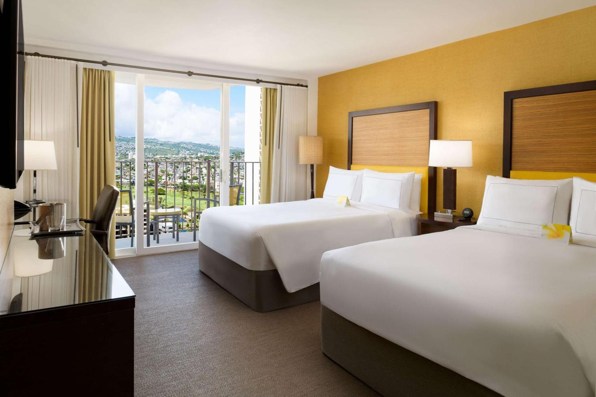 Deluxe Queen Room Two Queen Beds Mountain View