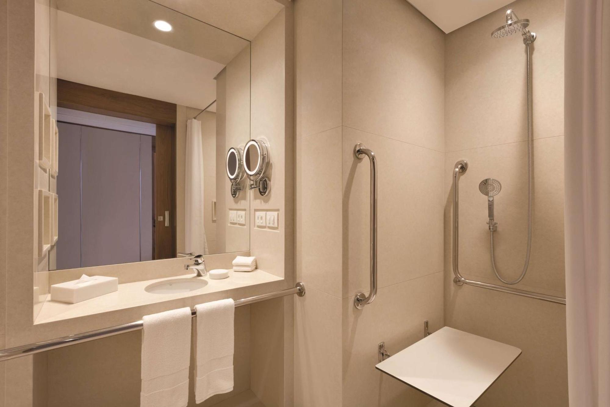 King Room Roll Shower Mobility Hearing Accessible