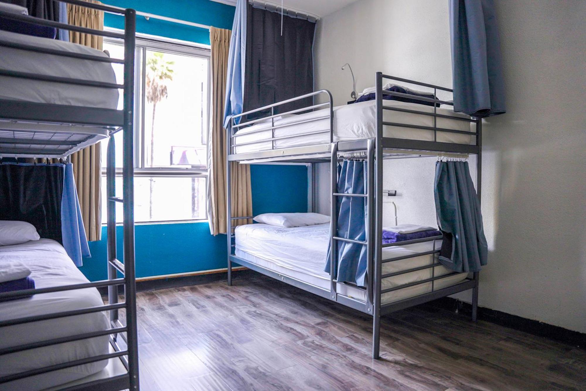 Bed 6-Bed Dorm AC
