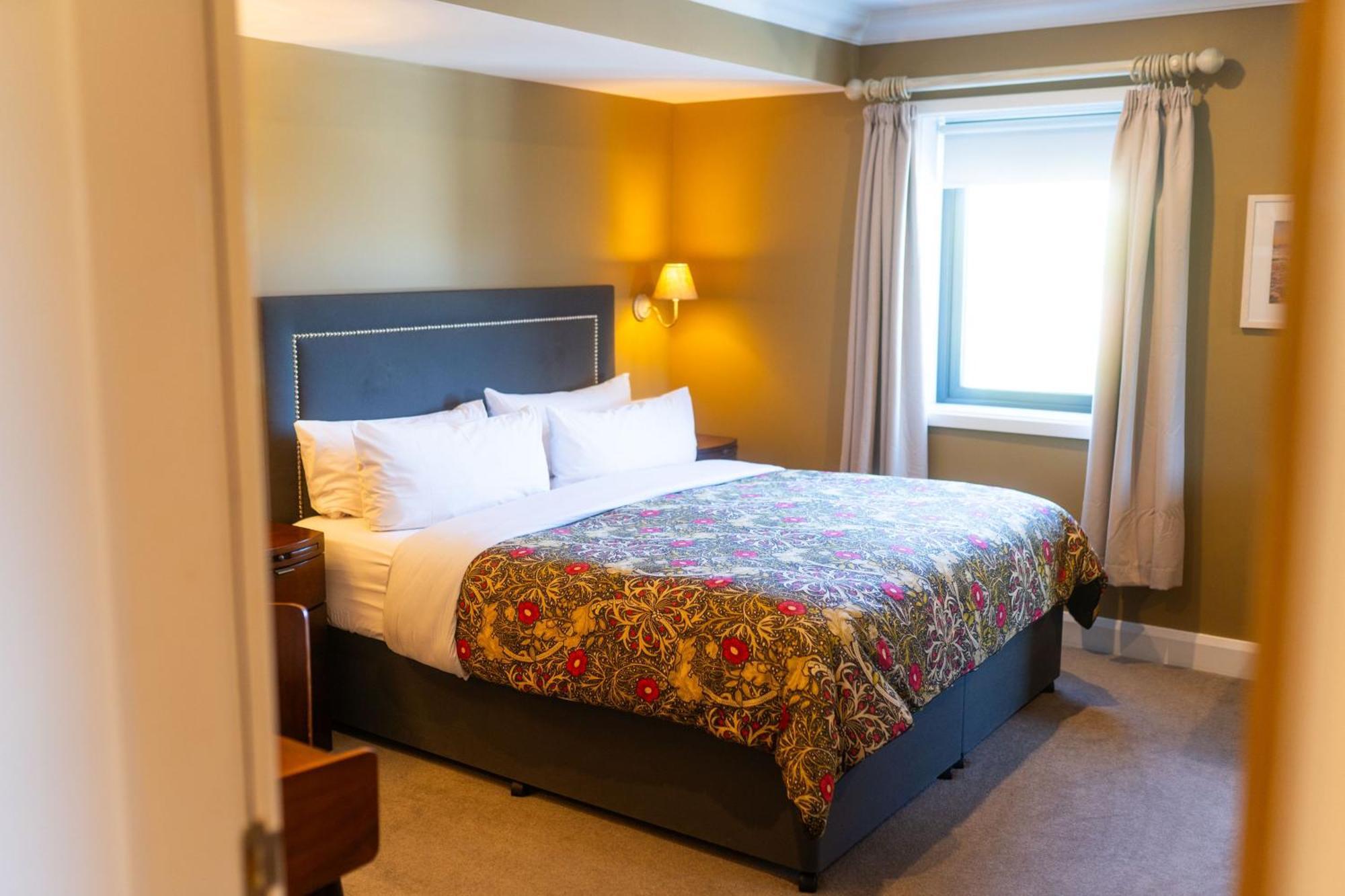 Deluxe King Room Annex