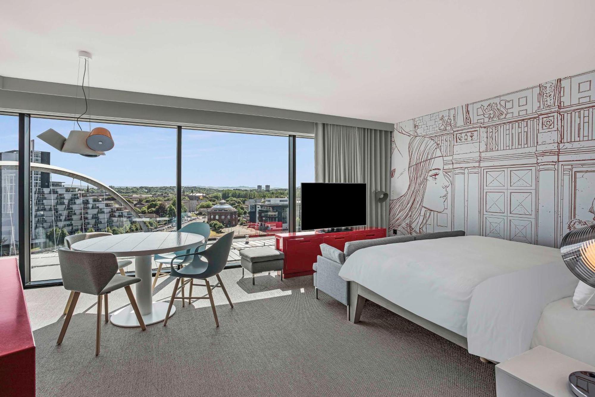 Corner Suite River View