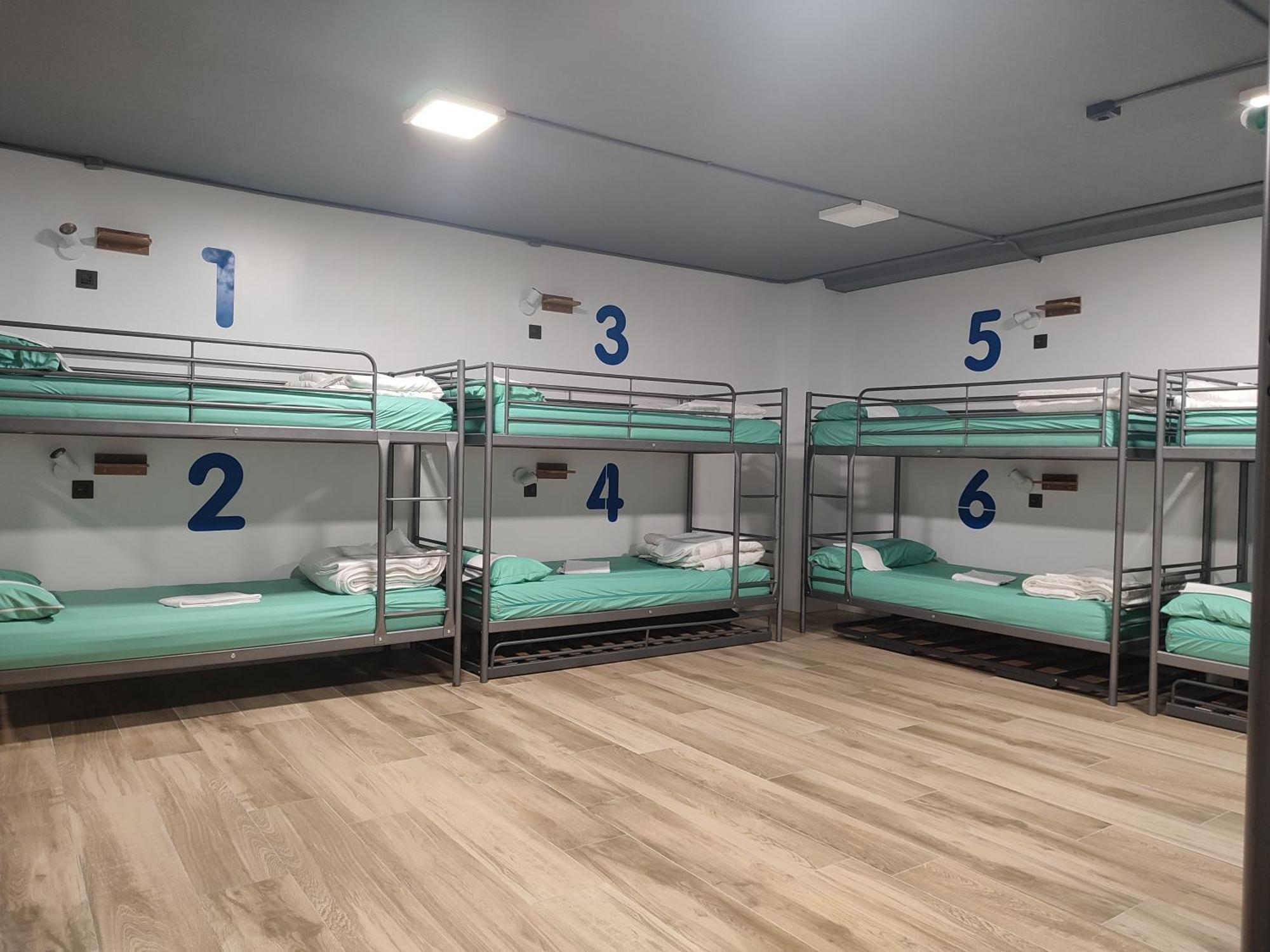 Bed 10-Bed Mixed Dormitory Room Private Bathroom