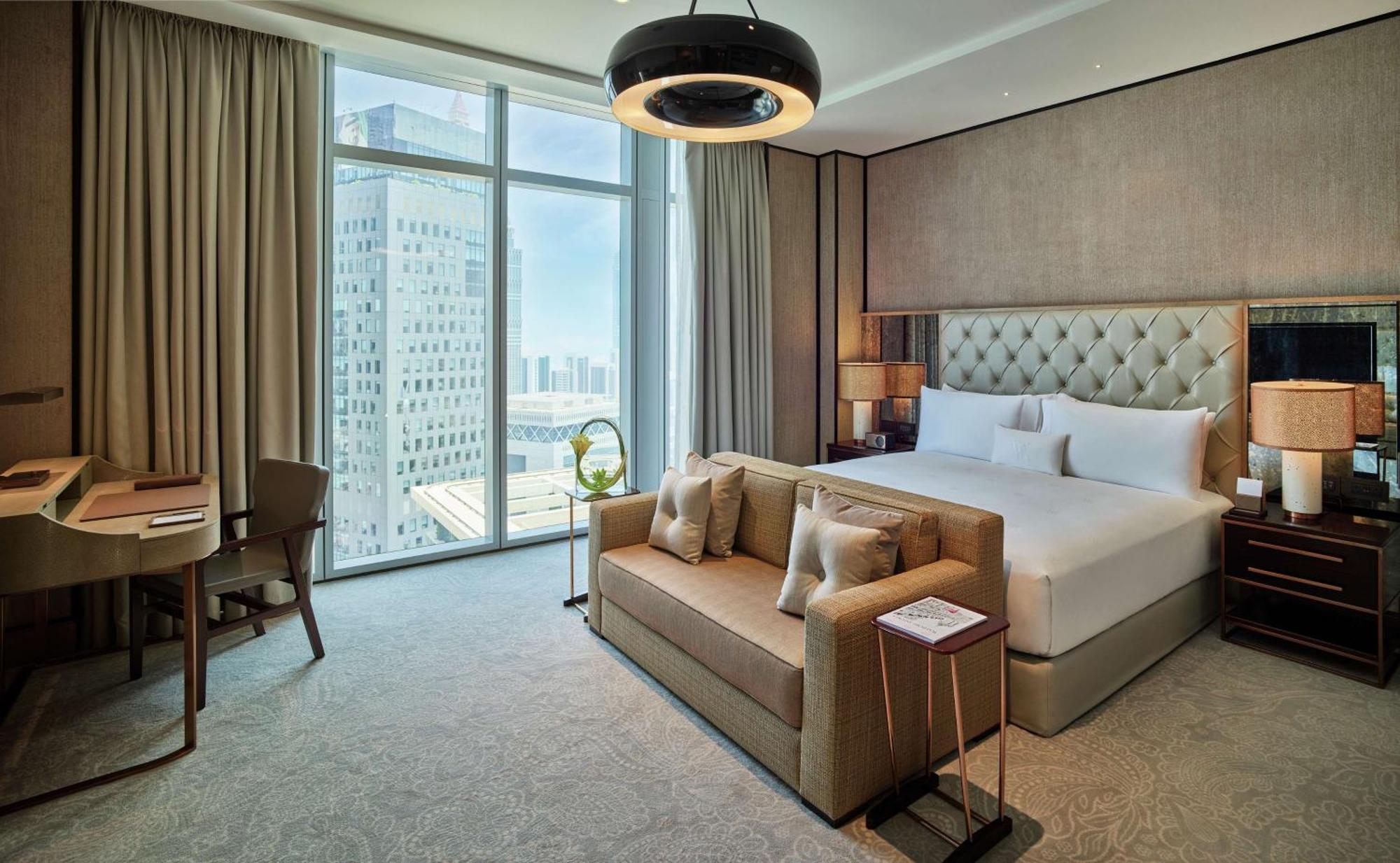 Deluxe King Room City View