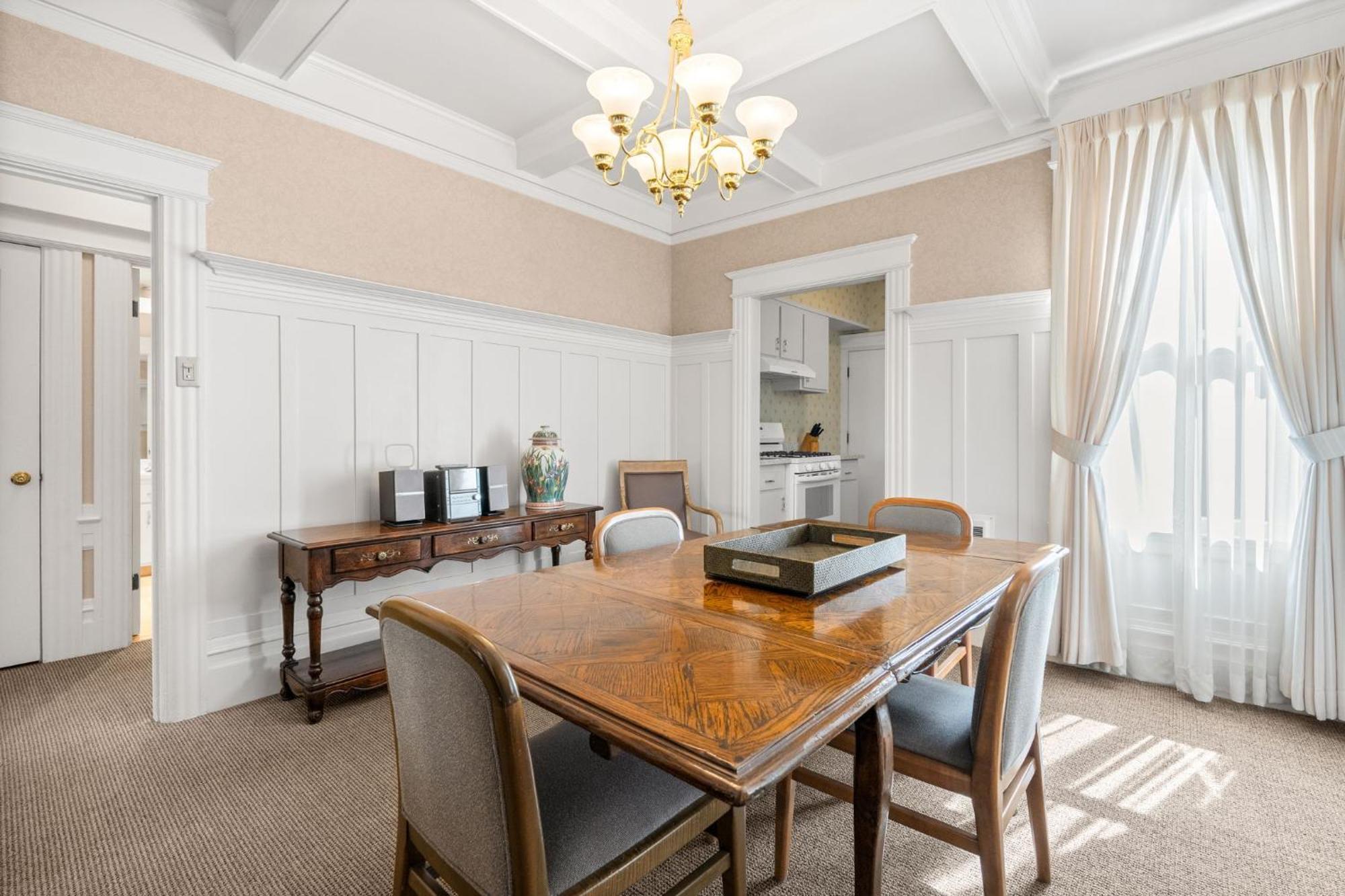 Deluxe One-Bedroom Apartment,1657263461:JPEG